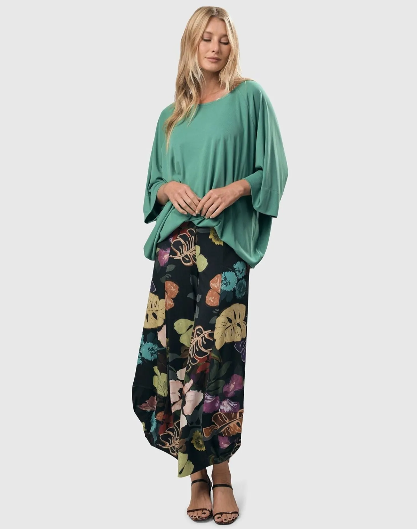 Women Alembika Bali Punto Pants, Leaves Multi