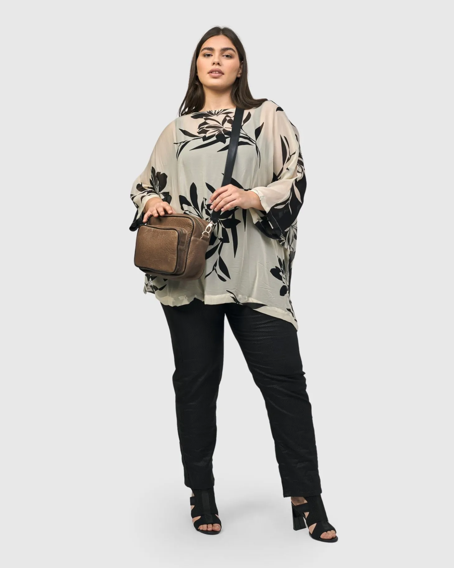 Women Alembika Carryall Camera Bag, Wood