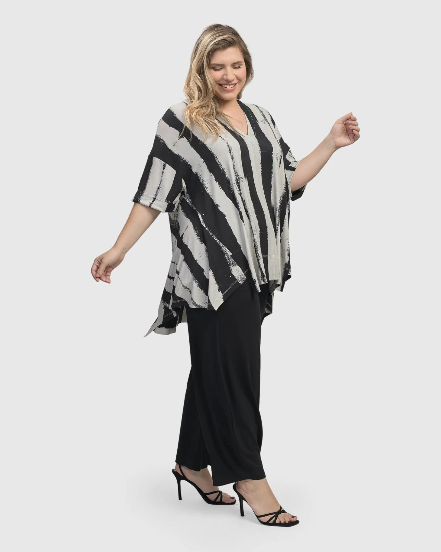 Women Alembika Charisma V Neck Hi-Lo Trapeze Top, Grunge