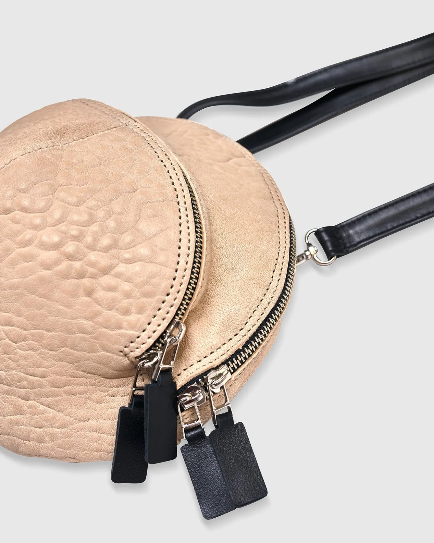 Women Alembika Circle Canteen Bag, Nude