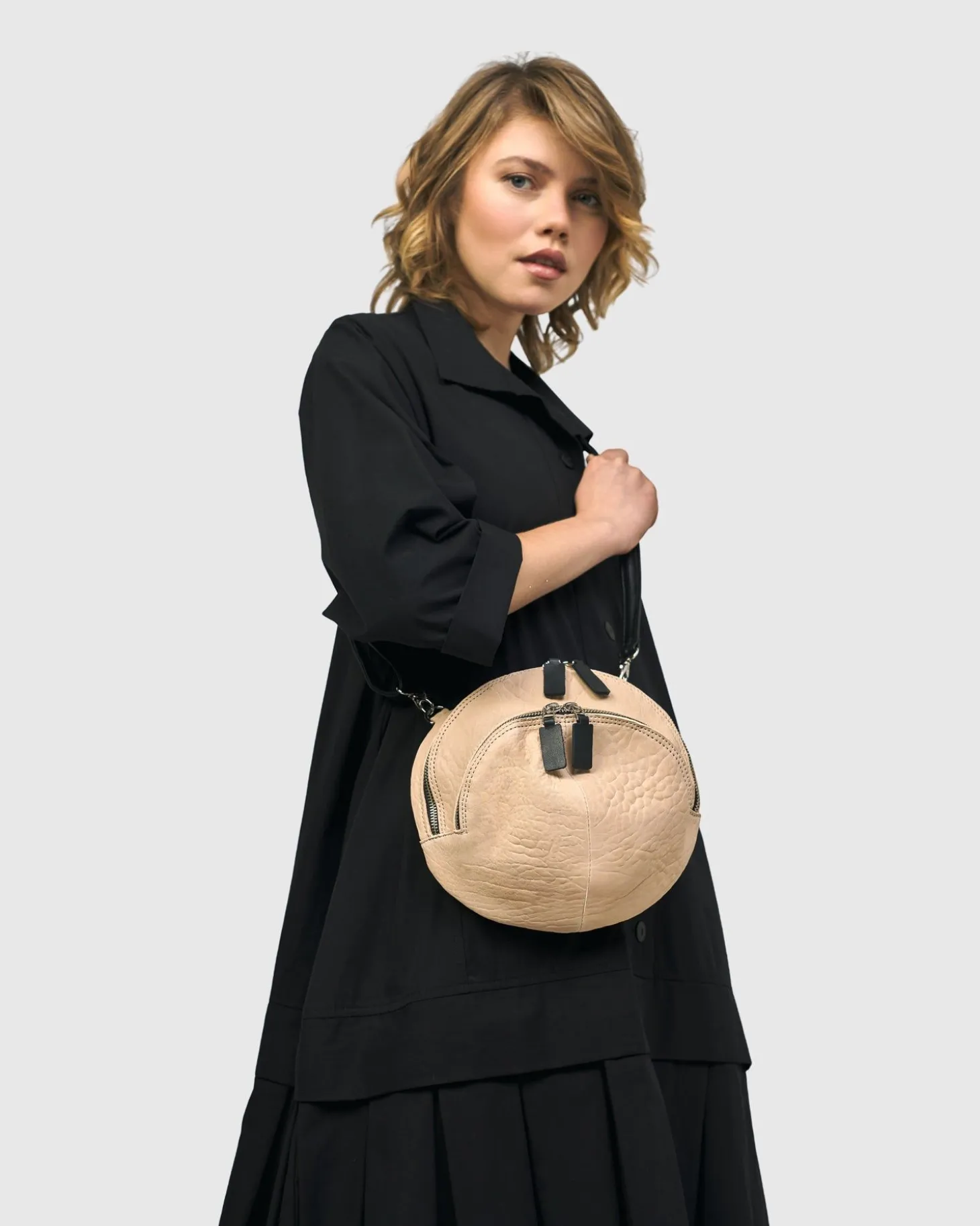 Women Alembika Circle Canteen Bag, Nude