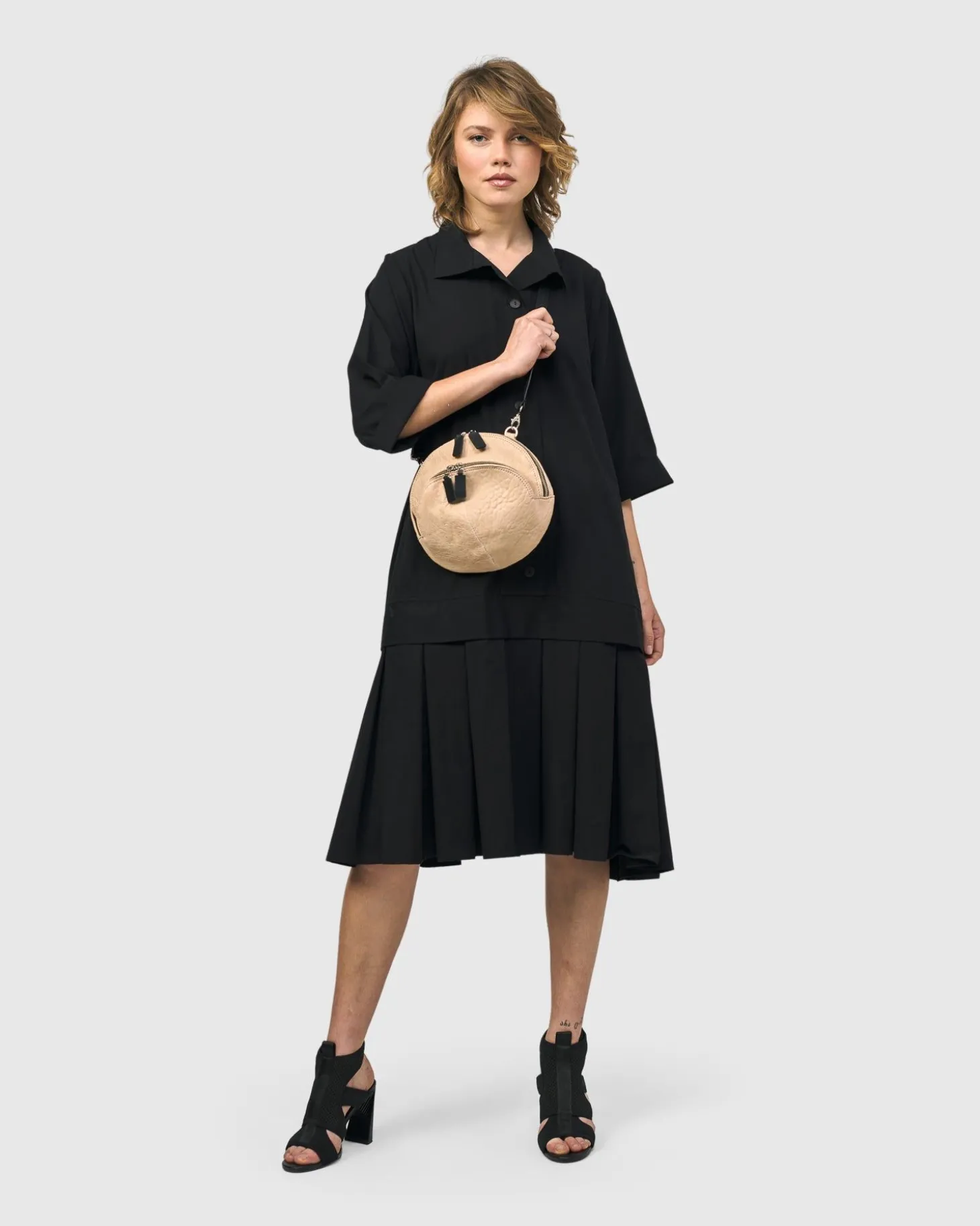 Women Alembika Circle Canteen Bag, Nude