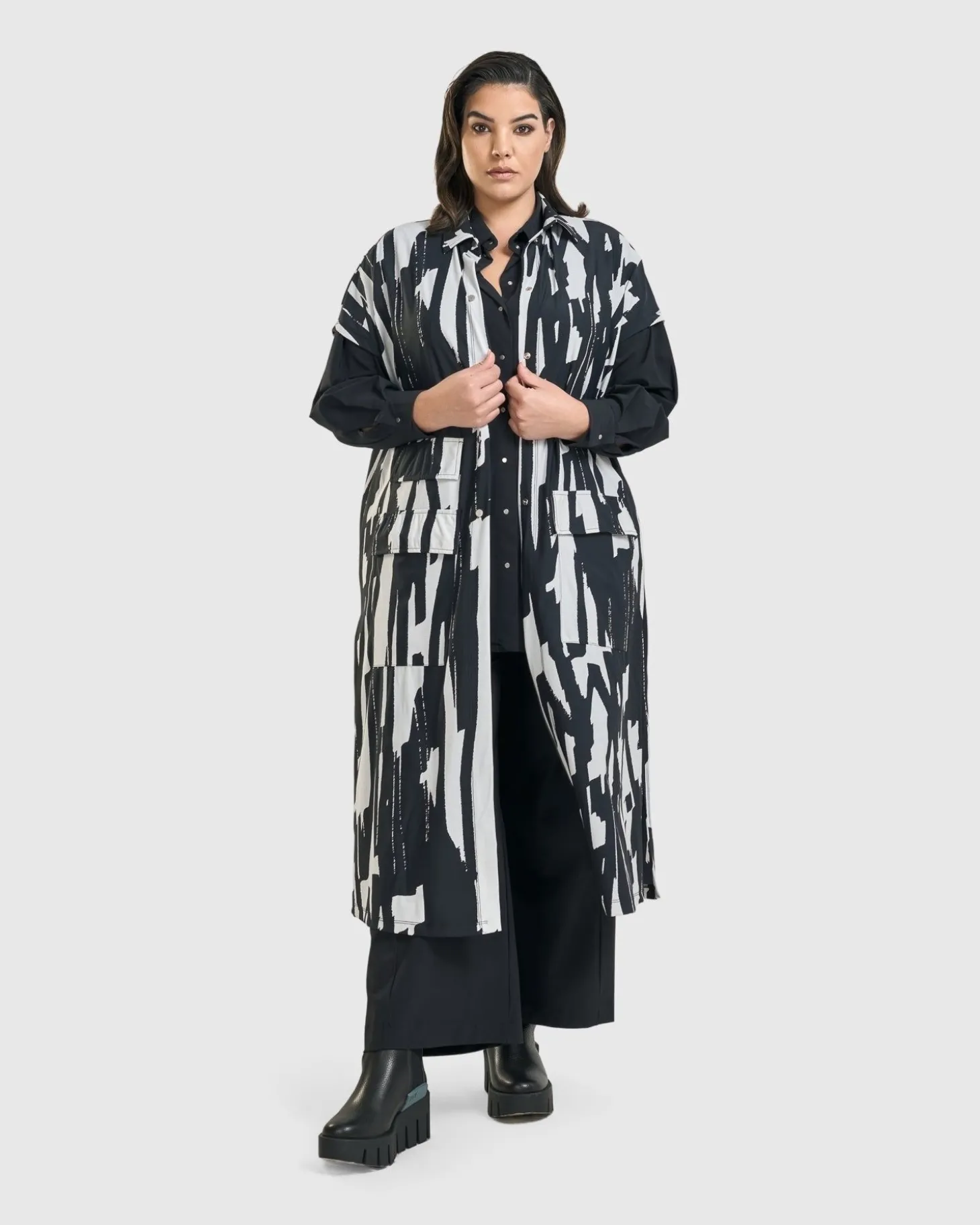 Women Alembika Cyber Short Sleeve Duster, Brush
