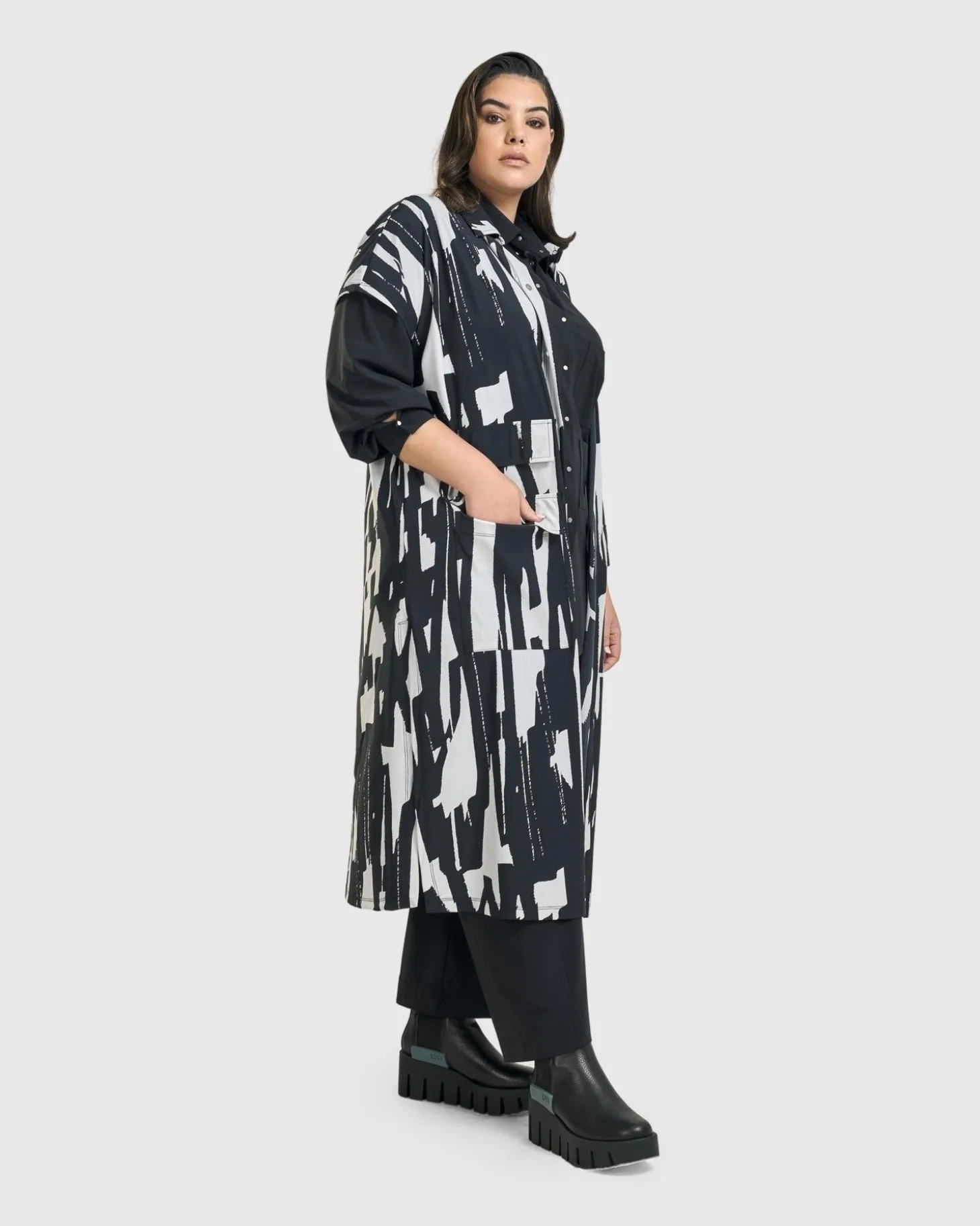 Women Alembika Cyber Short Sleeve Duster, Brush