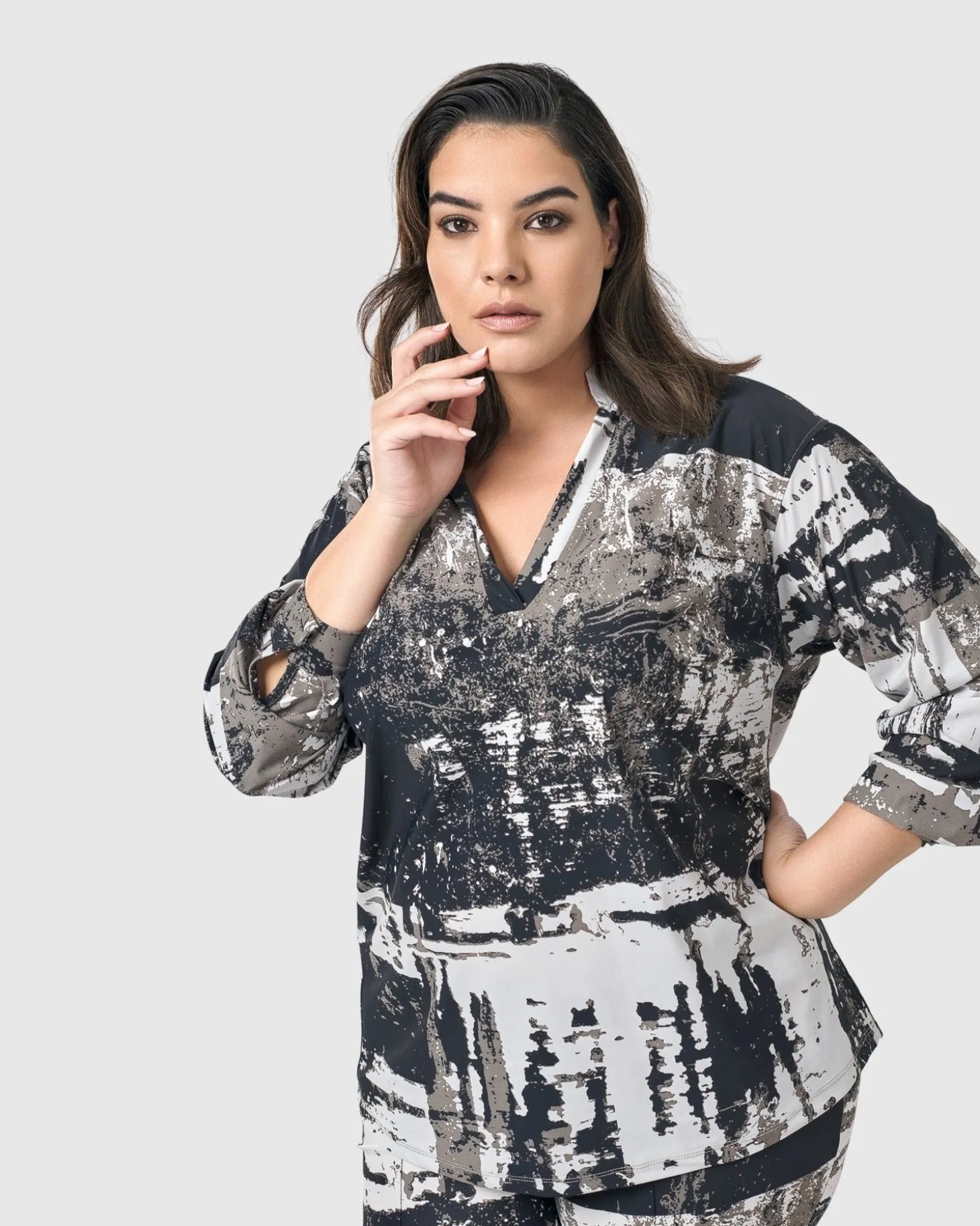 Women Alembika Digi V-Neck Pullover Top, Marble
