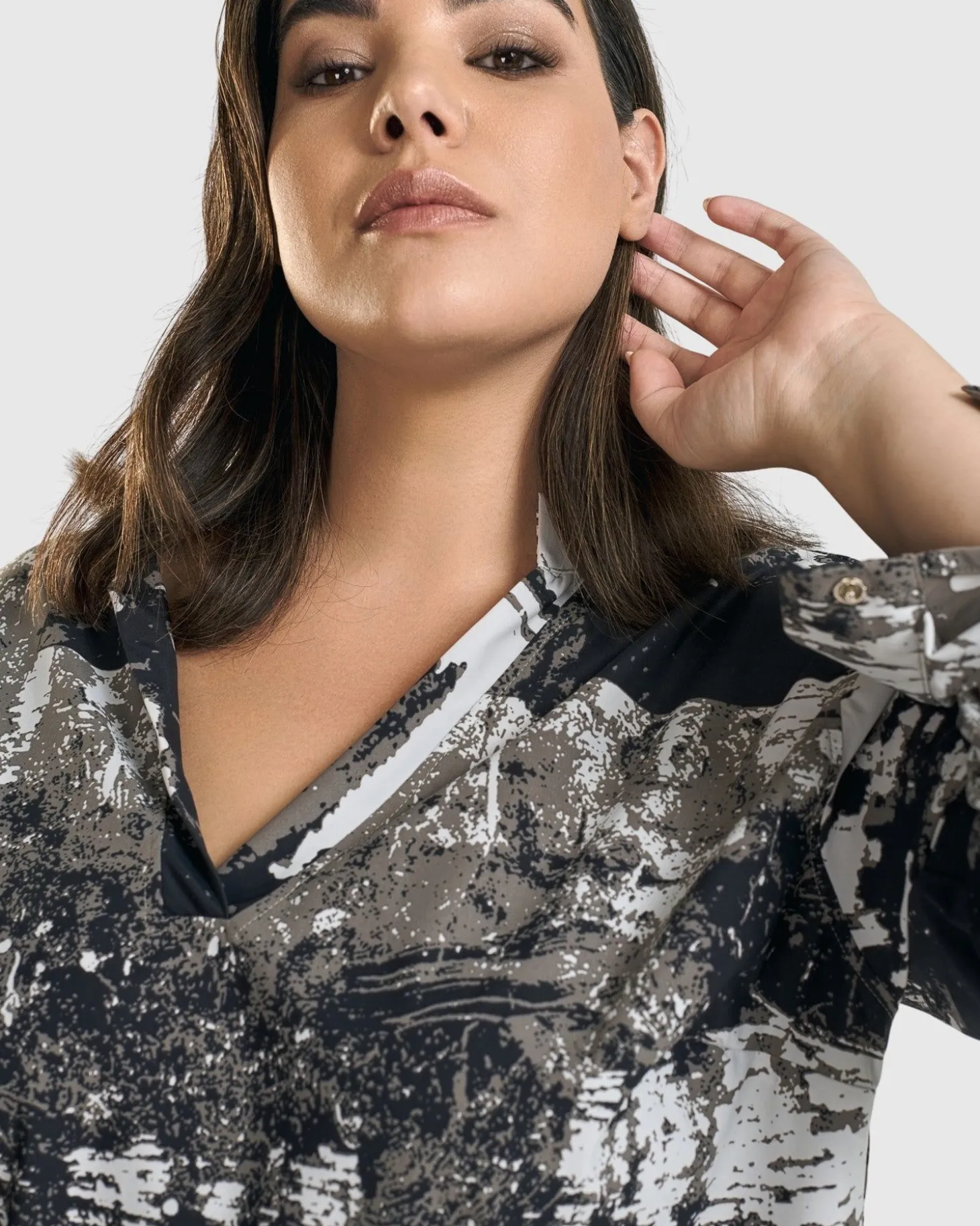 Women Alembika Digi V-Neck Pullover Top, Marble