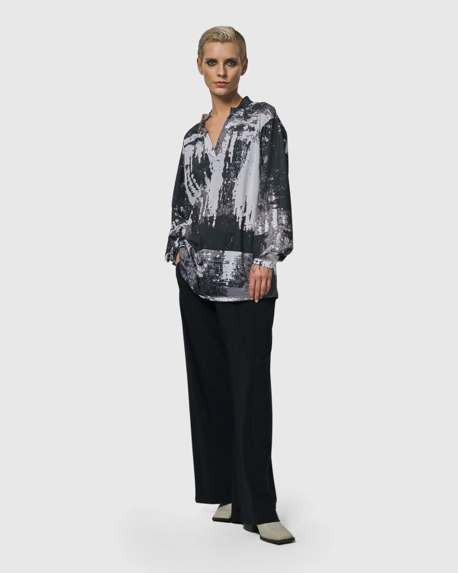 Women Alembika Digi V-Neck Pullover Top, Marble