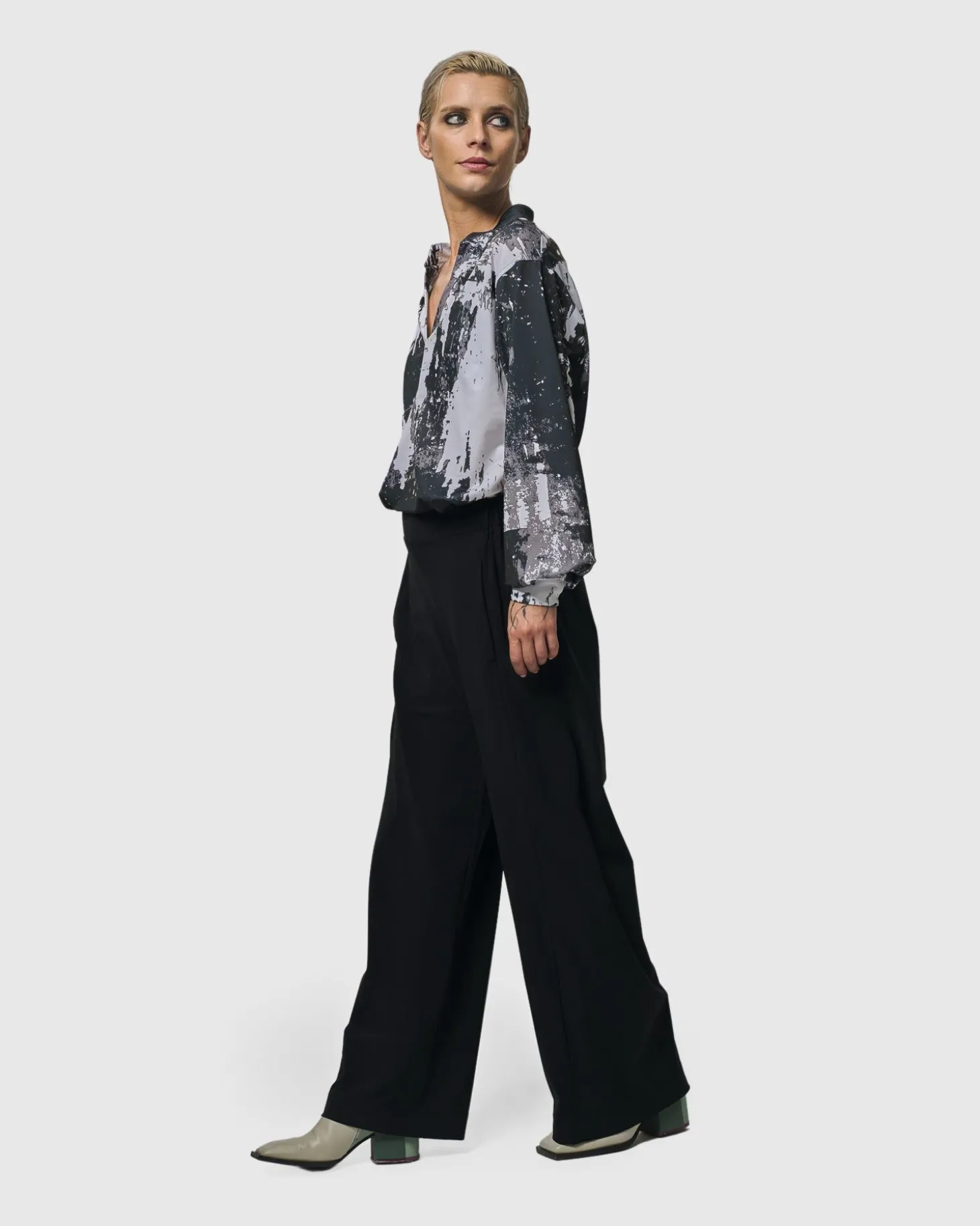 Women Alembika Digi V-Neck Pullover Top, Marble