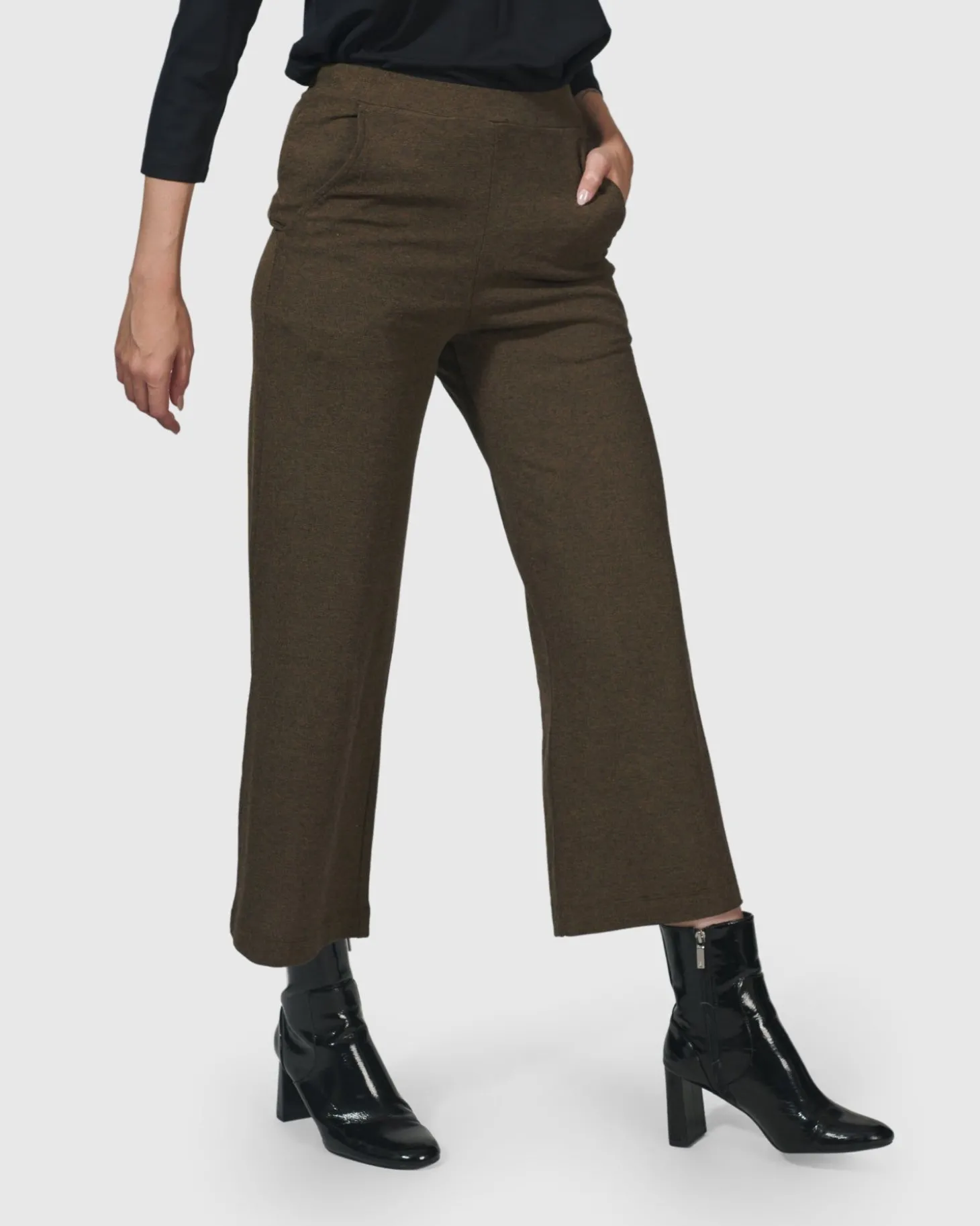 Women Alembika Essential Cropped Pants, Brown