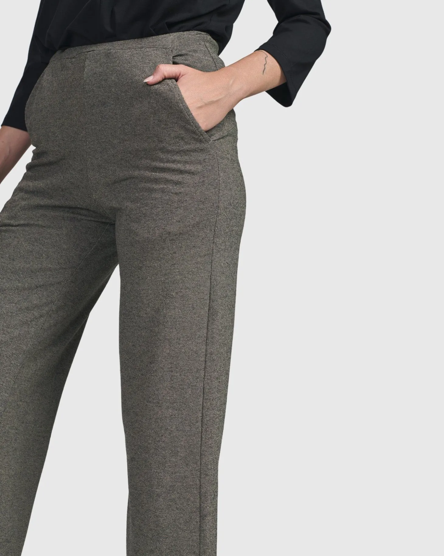 Women Alembika Essential Cropped Pants, Fog