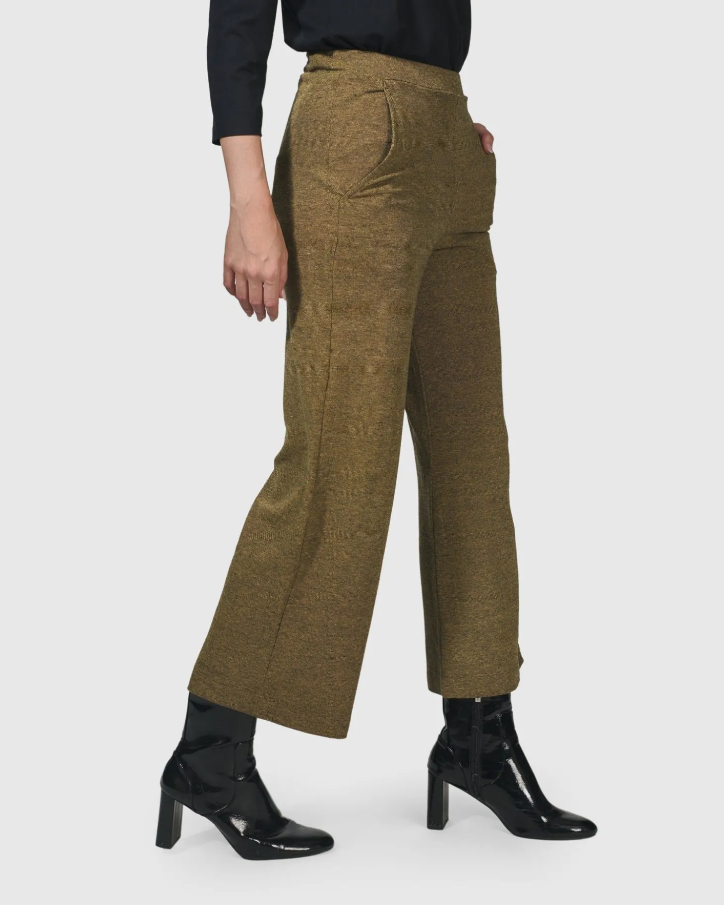 Women Alembika Essential Cropped Pants, Honey