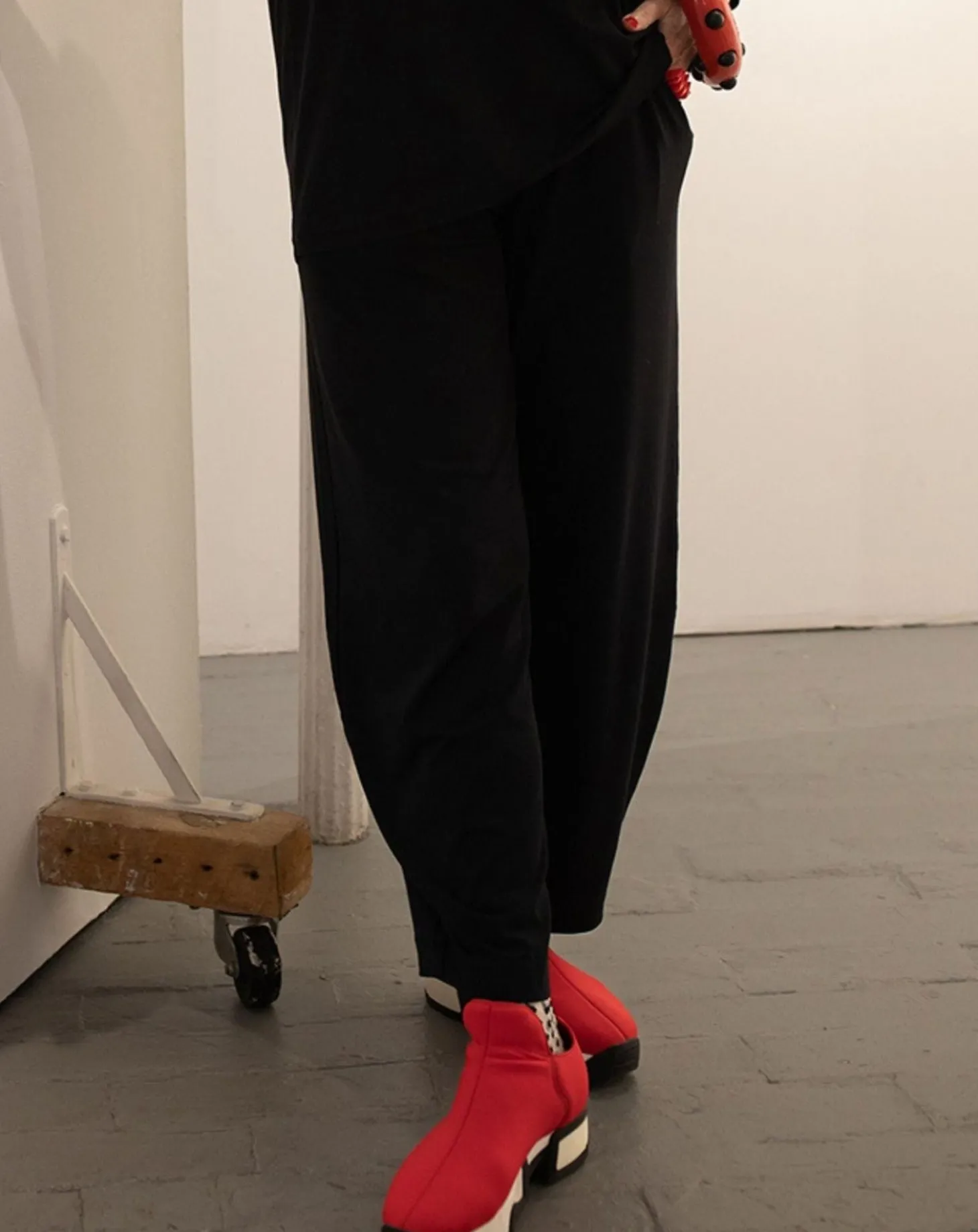 Women Alembika Essential Flow Pants, Black