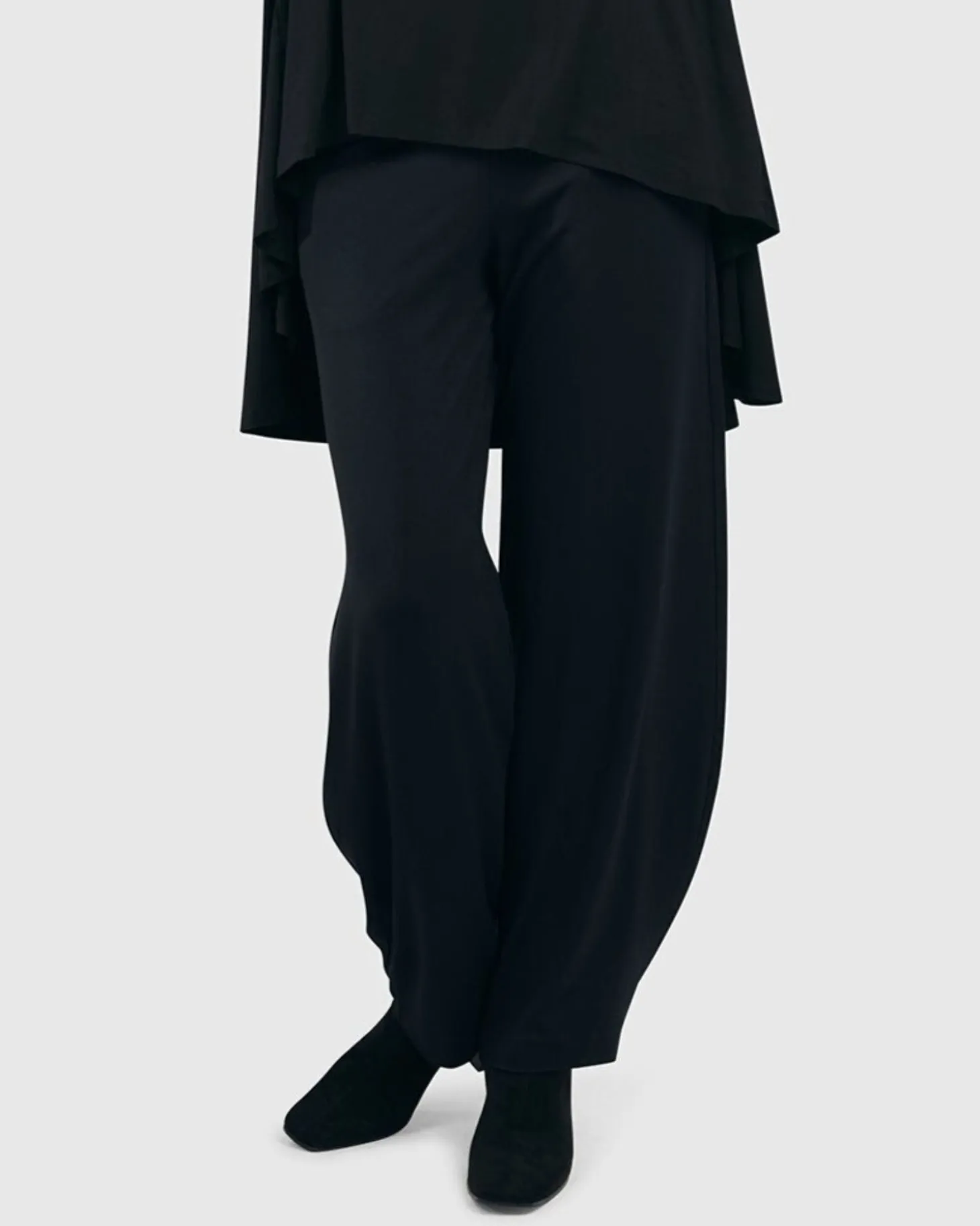 Women Alembika Essential Flow Pants, Black