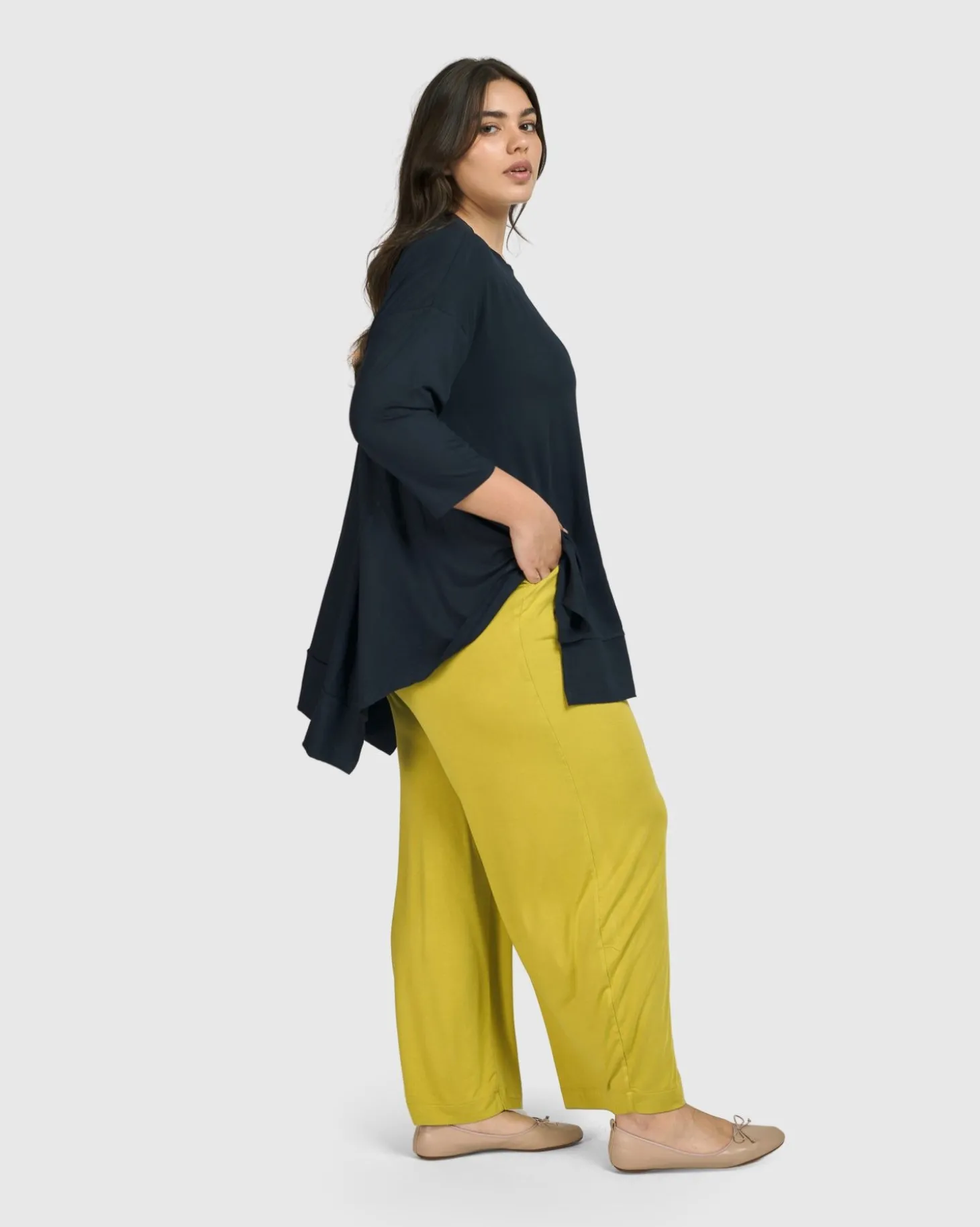 Women Alembika Essential Flow Pants, Lime
