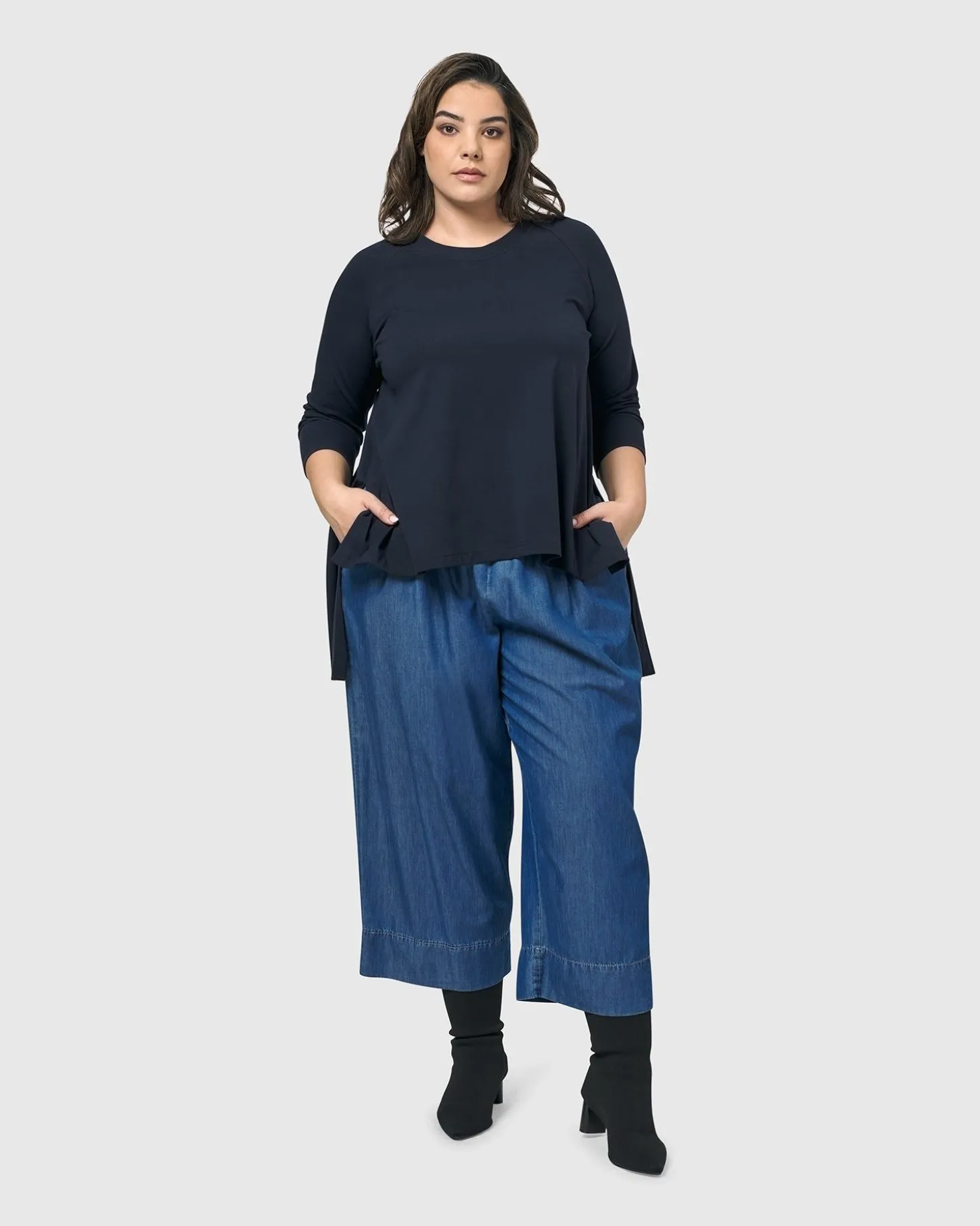 Women Alembika Essential Hi-Lo Top, Navy