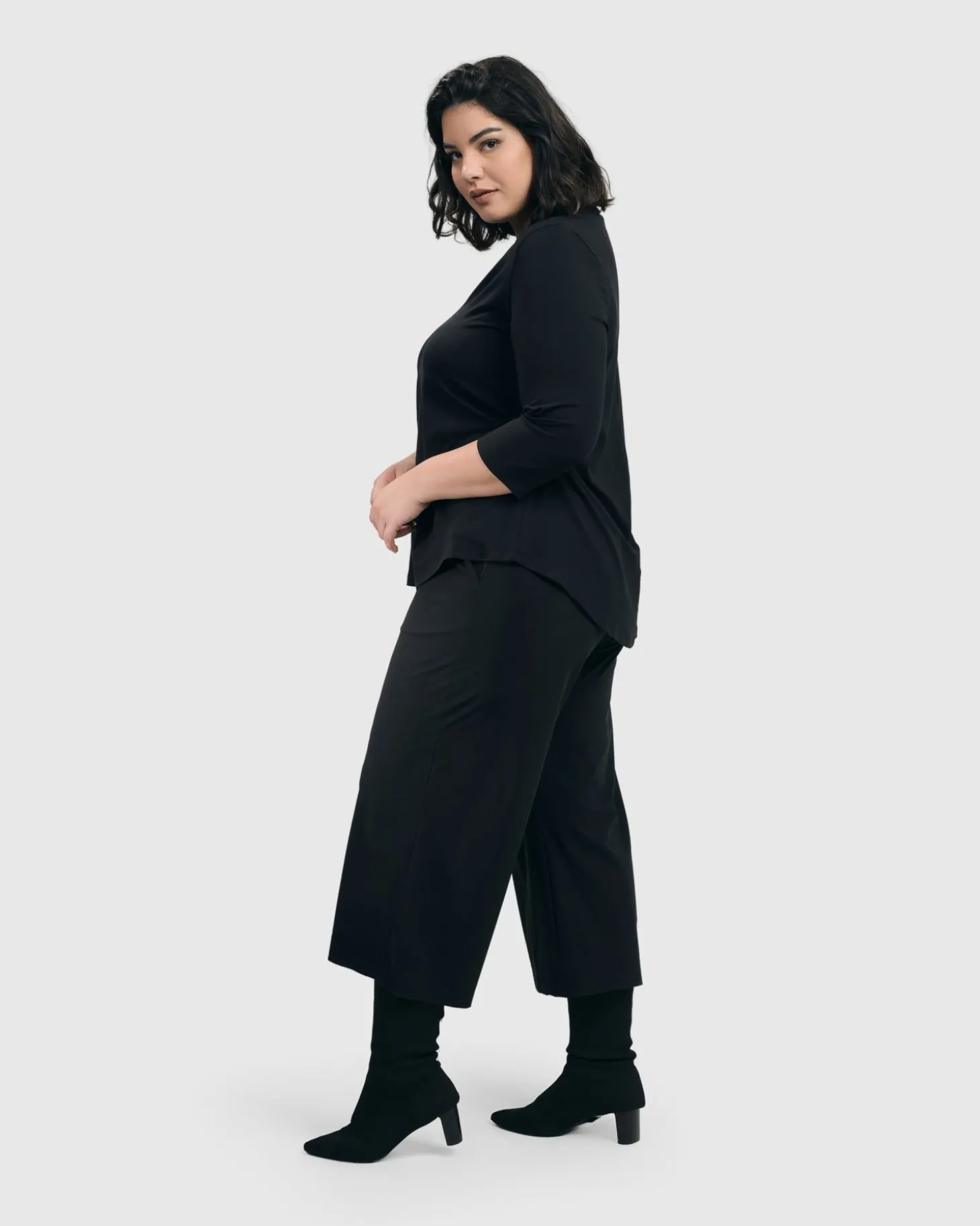 Women Alembika Essential Tekbika Cute Crop Pants, Black