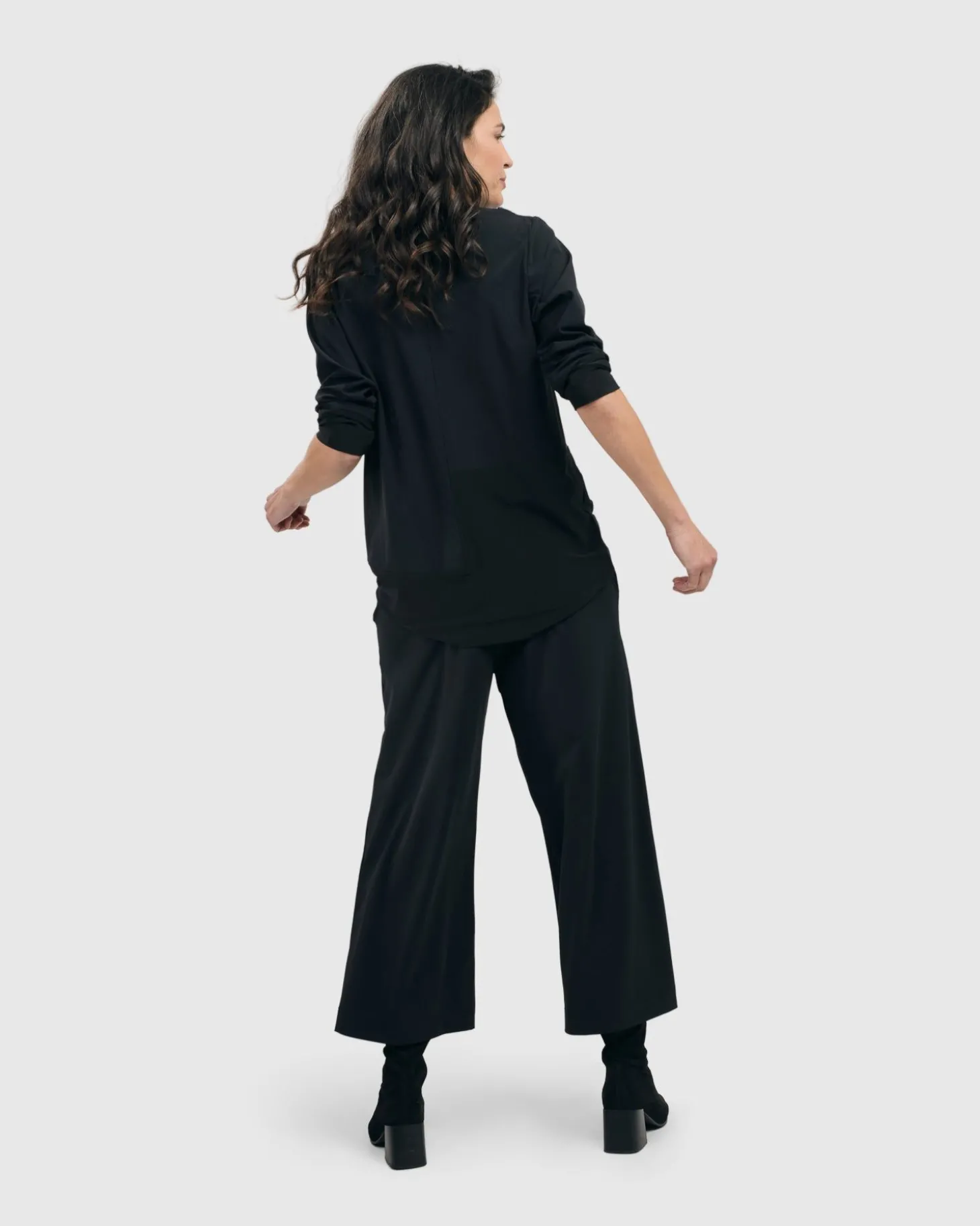 Women Alembika Essential Tekbika Cute Crop Pants, Black