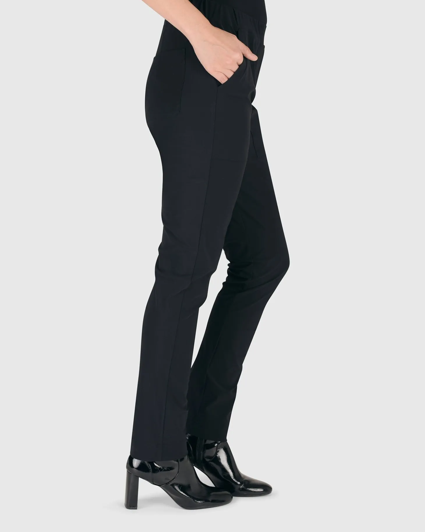 Women Alembika Essential Tekbika J-Pocket Slim Pants, Black