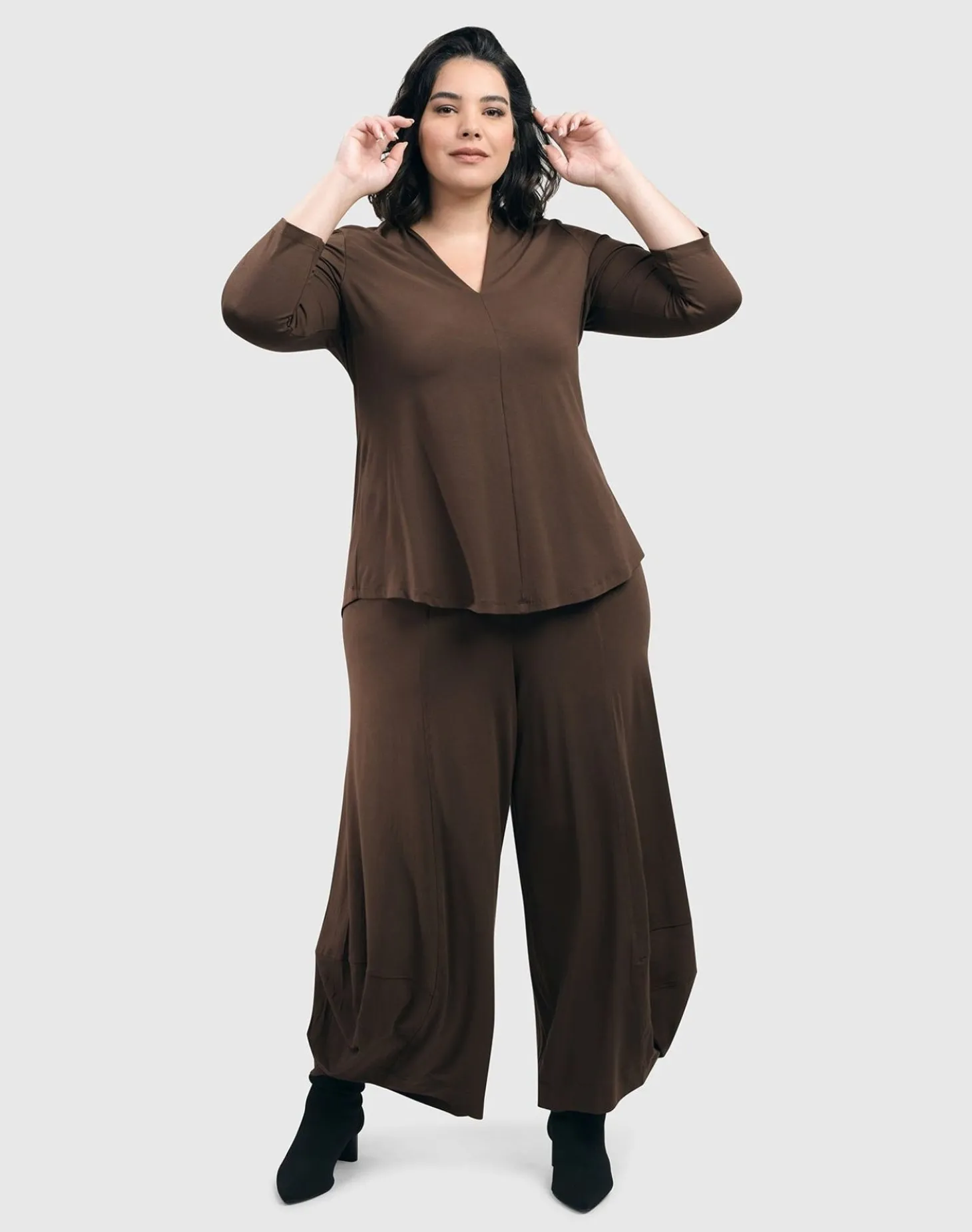 Women Alembika Essential V-Neck Top, Coffee