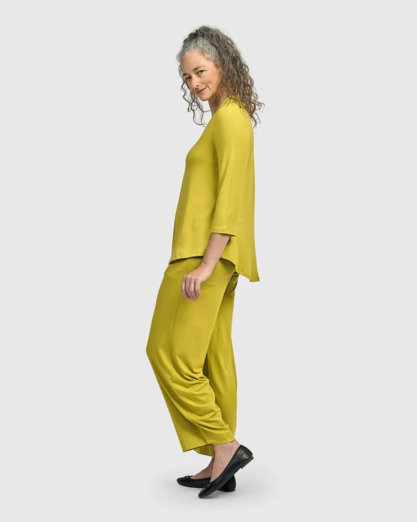 Women Alembika Essential V-Neck Top, Lime