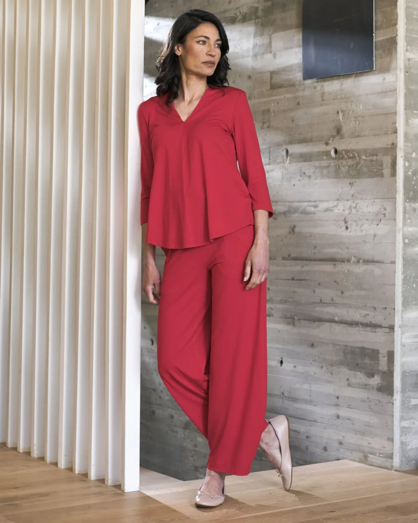 Women Alembika Essential V-Neck Top, Red Rose