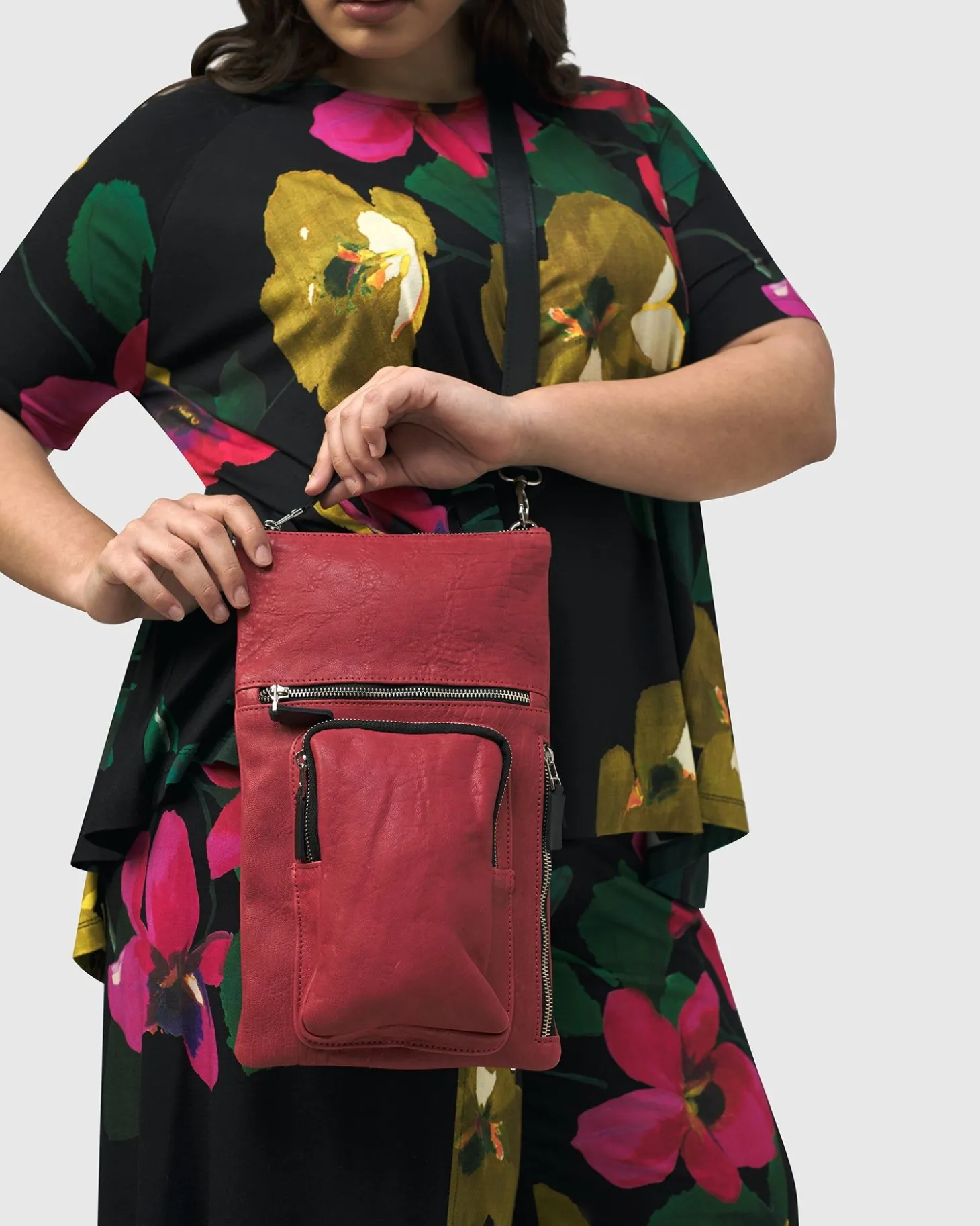 Women Alembika Flat Stash Pouch Bag, Vermillion