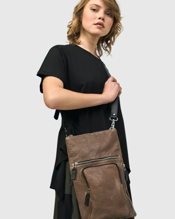 Women Alembika Flat Stash Pouch Bag, Wood