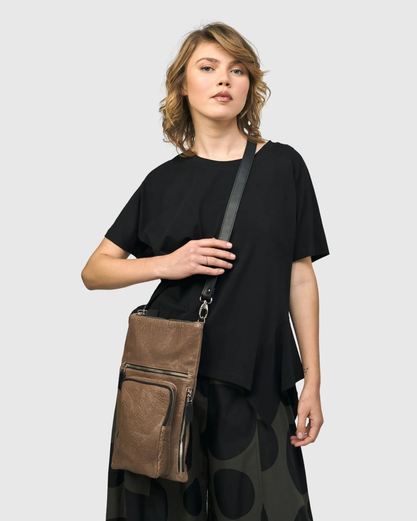 Women Alembika Flat Stash Pouch Bag, Wood