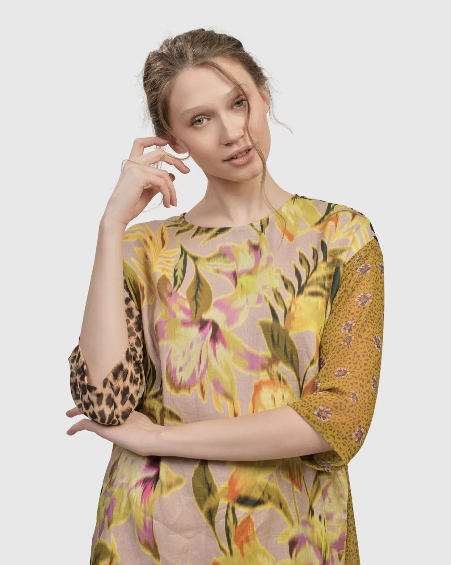 Women Alembika Fleur De Lis Shift Dress, Lilly