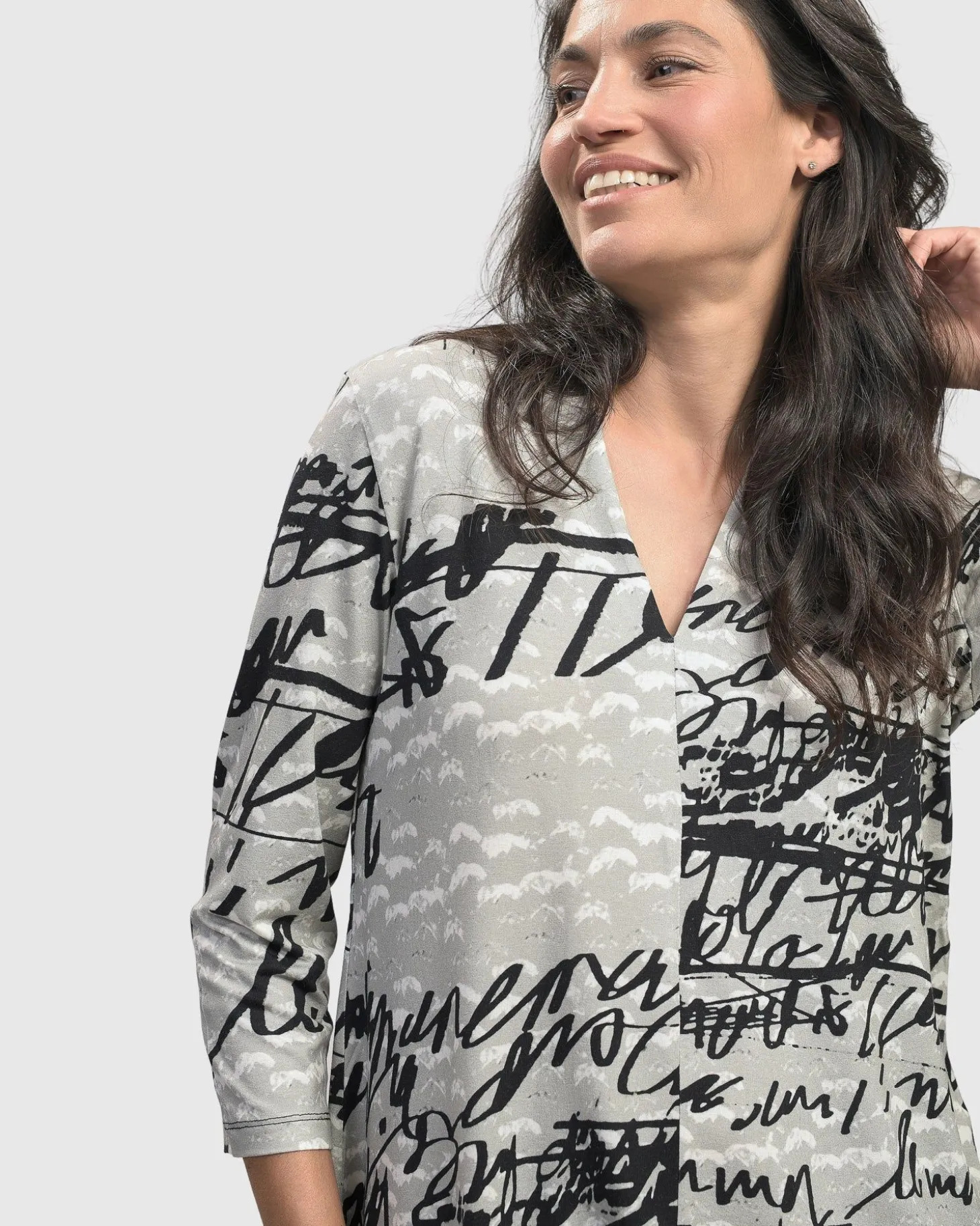 Women Alembika Flirty Signature V Neck Top, Script