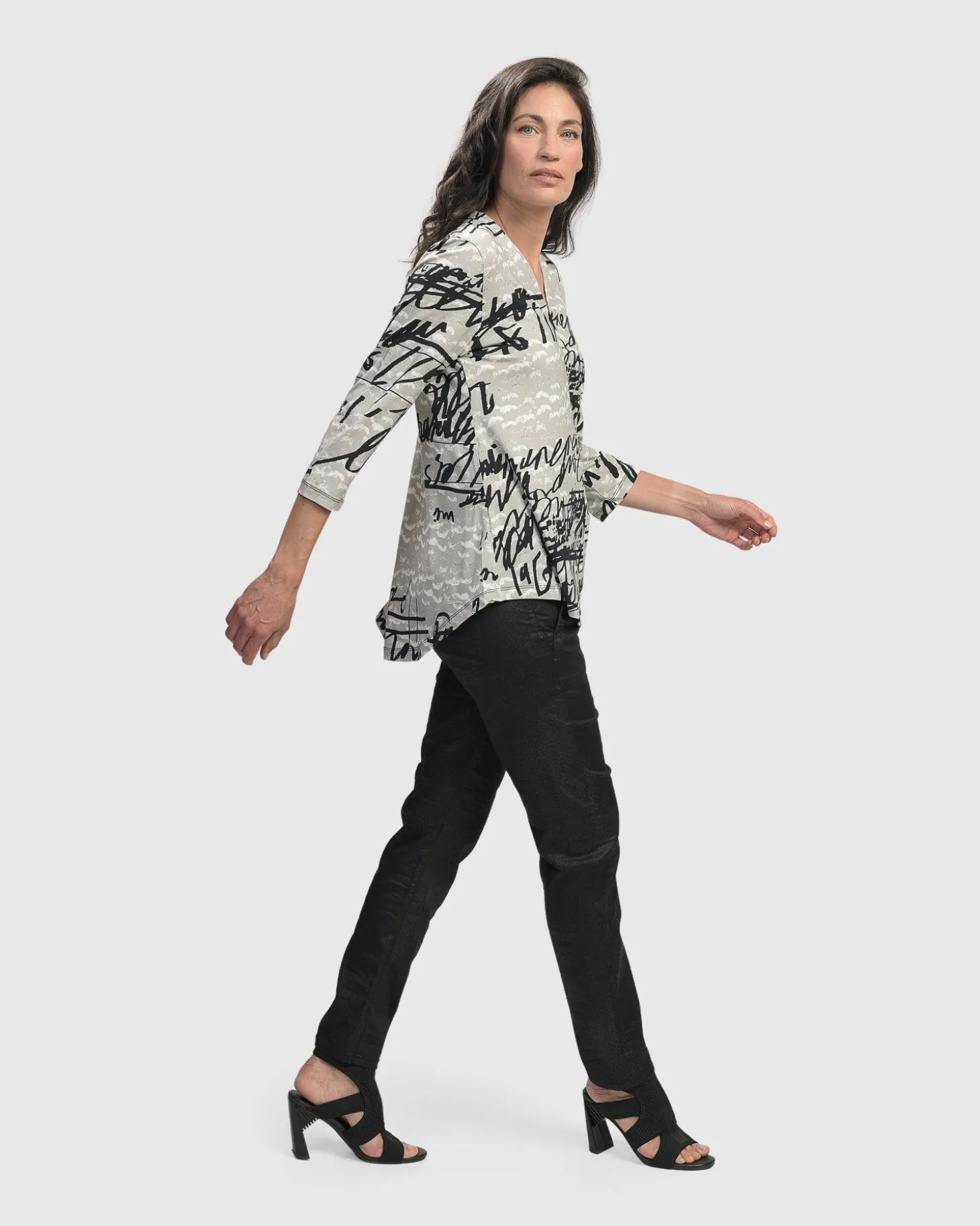Women Alembika Flirty Signature V Neck Top, Script
