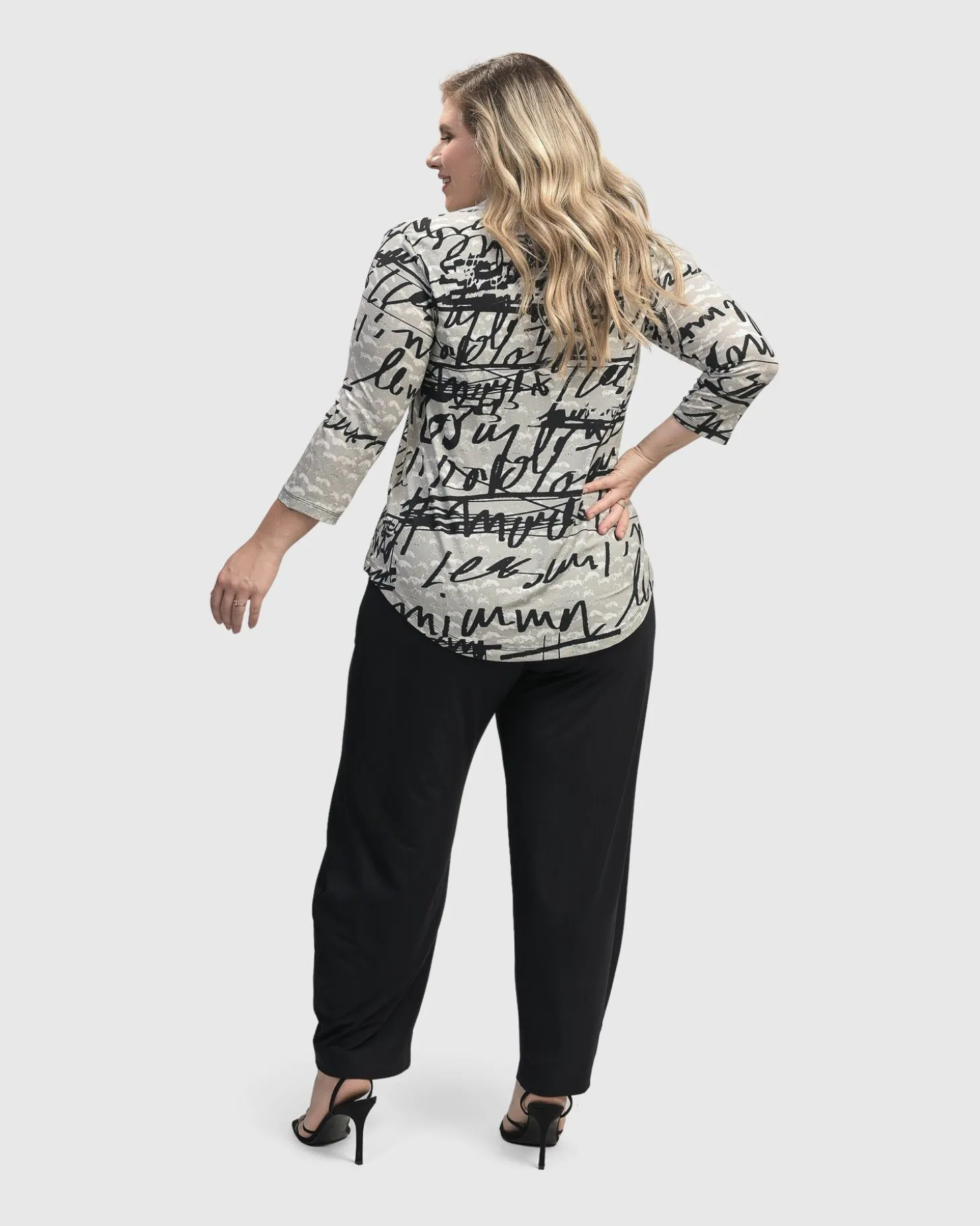 Women Alembika Flirty Signature V Neck Top, Script