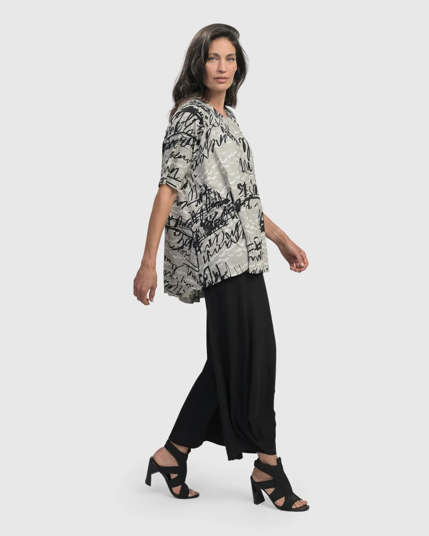 Women Alembika Flirty Swing T-Shirt, Script