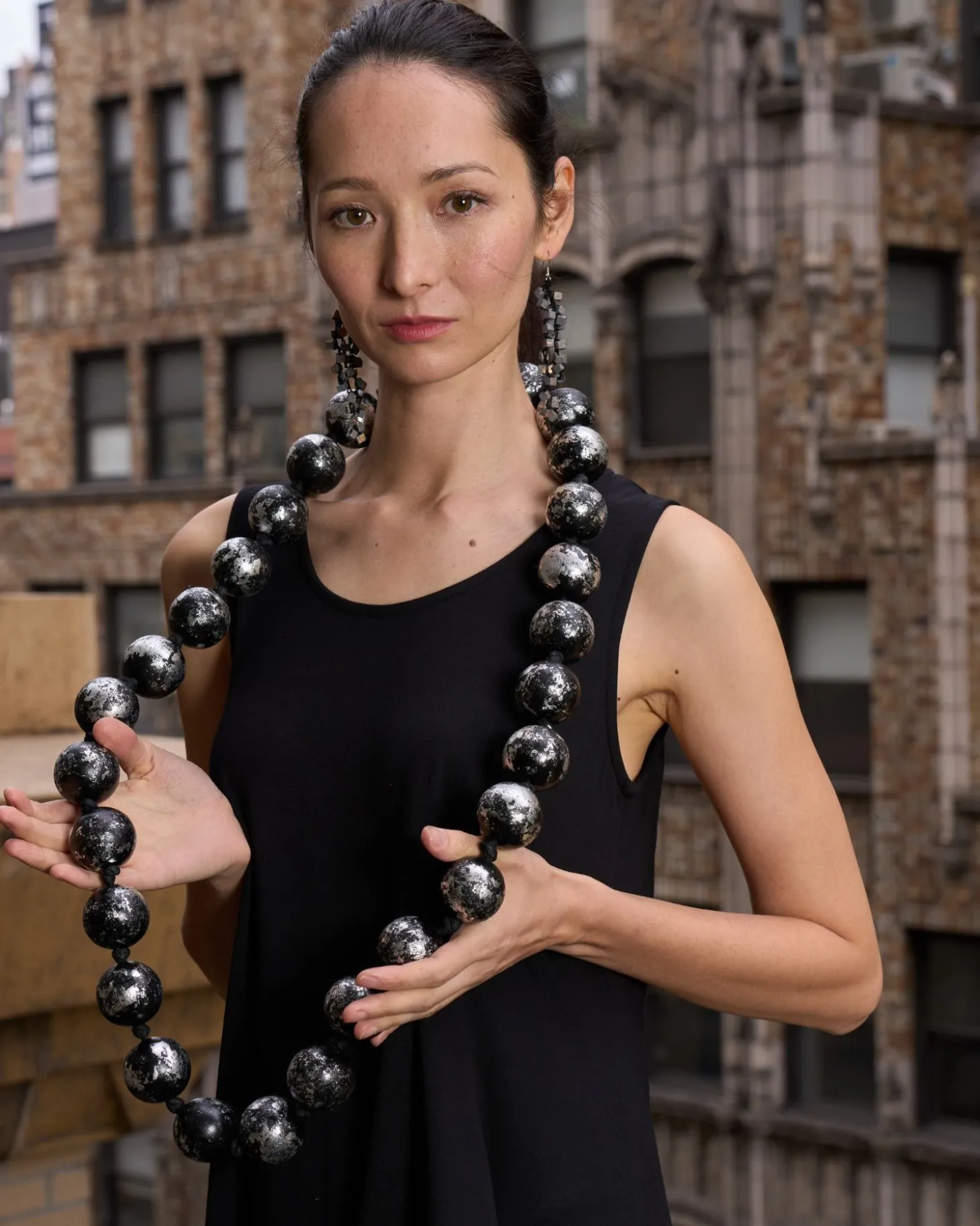 Women Alembika Giant Bead Necklace, Silver
