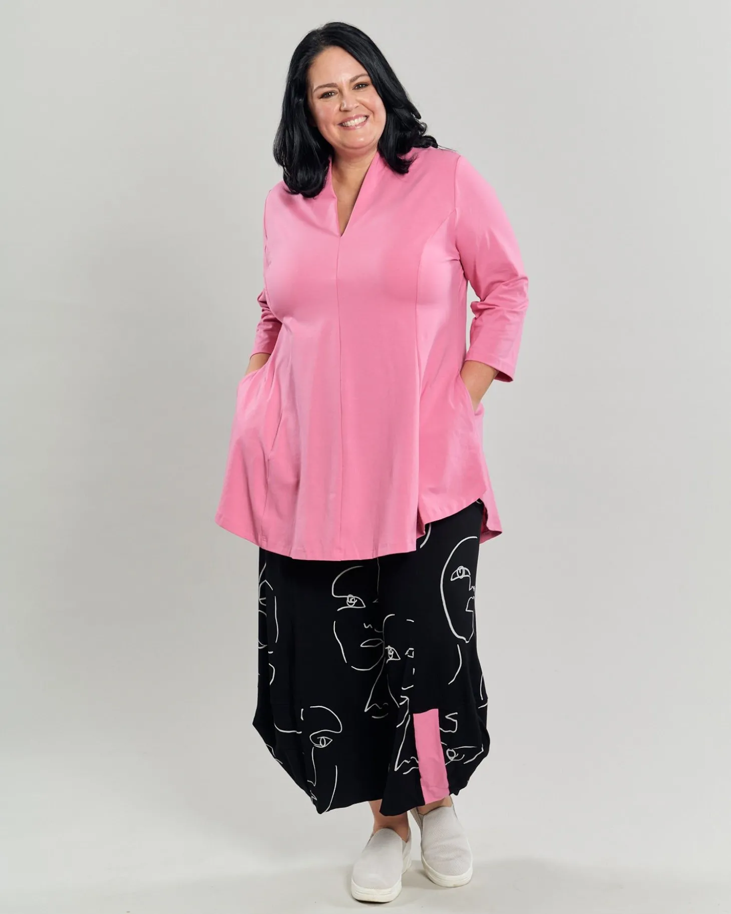 Women Alembika Gloria V-Neck Tunic Top, Bazooka