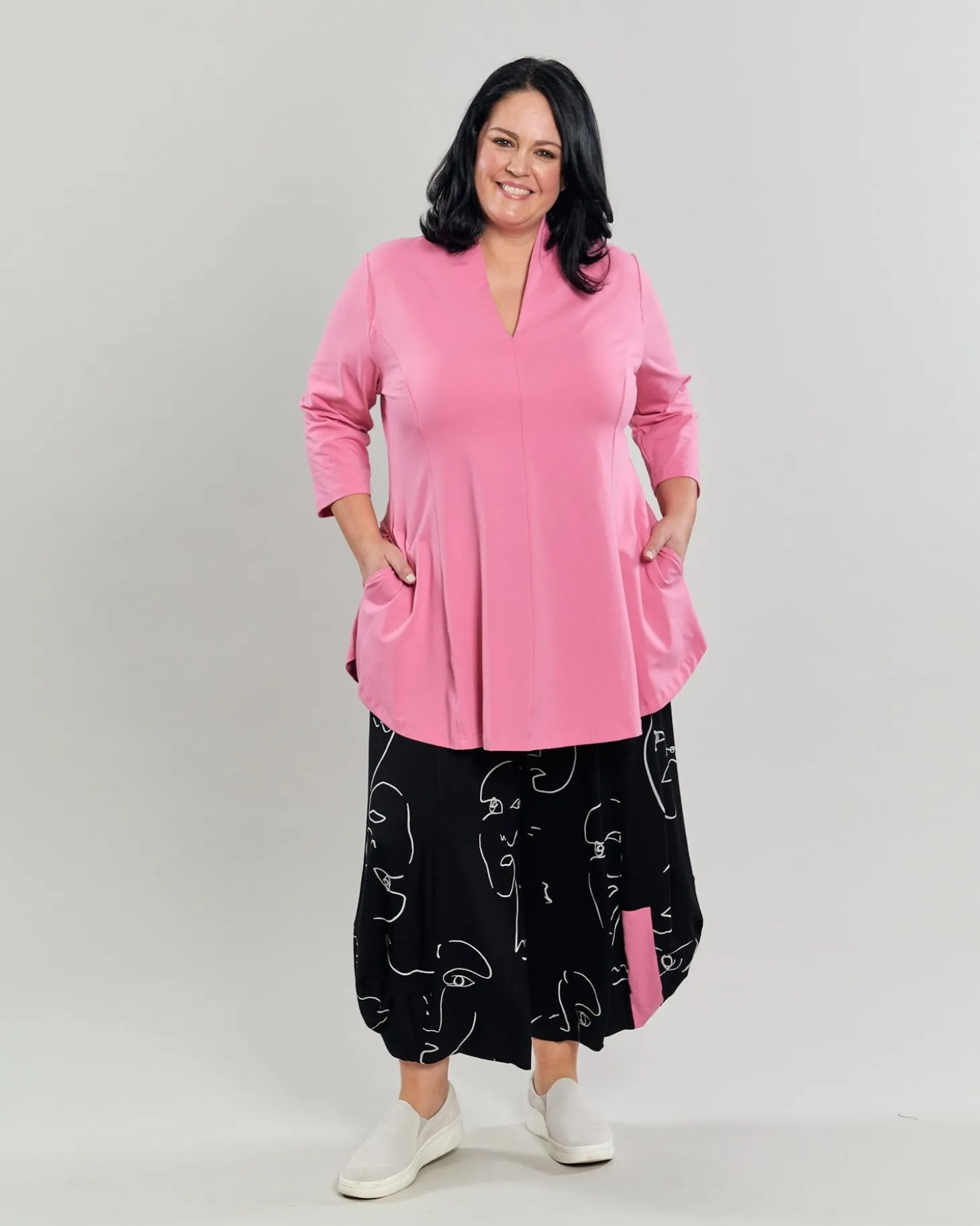Women Alembika Gloria V-Neck Tunic Top, Bazooka