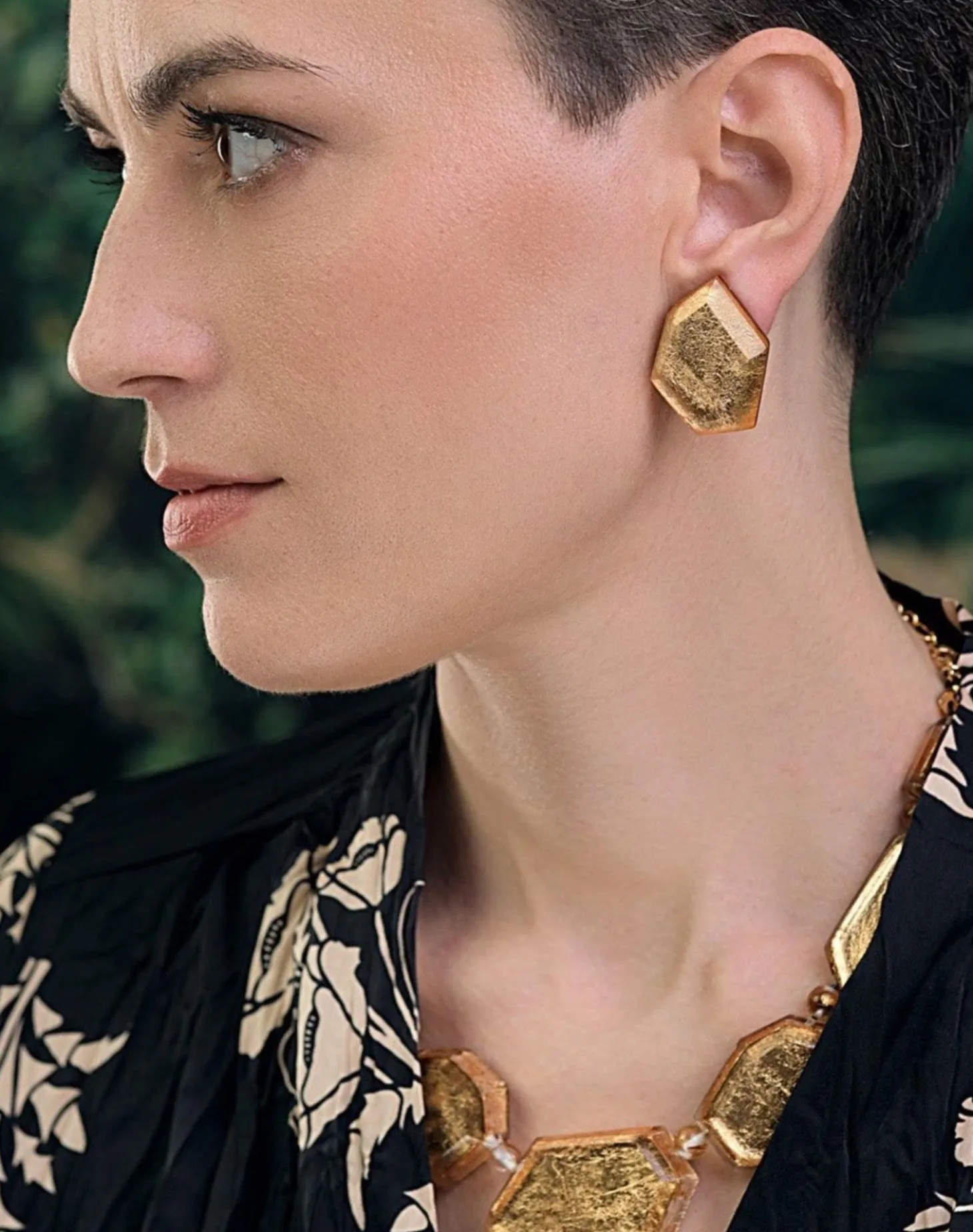 Women Alembika Glory Faceted Clip Earrings, Gold
