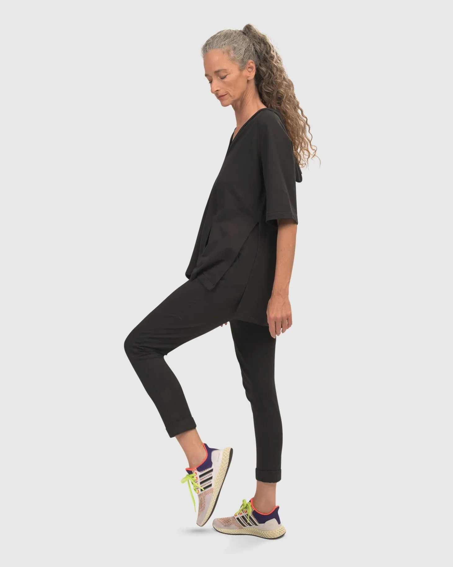 Women Alembika Inhale Hooded Hi-Lo Top, Solid Black