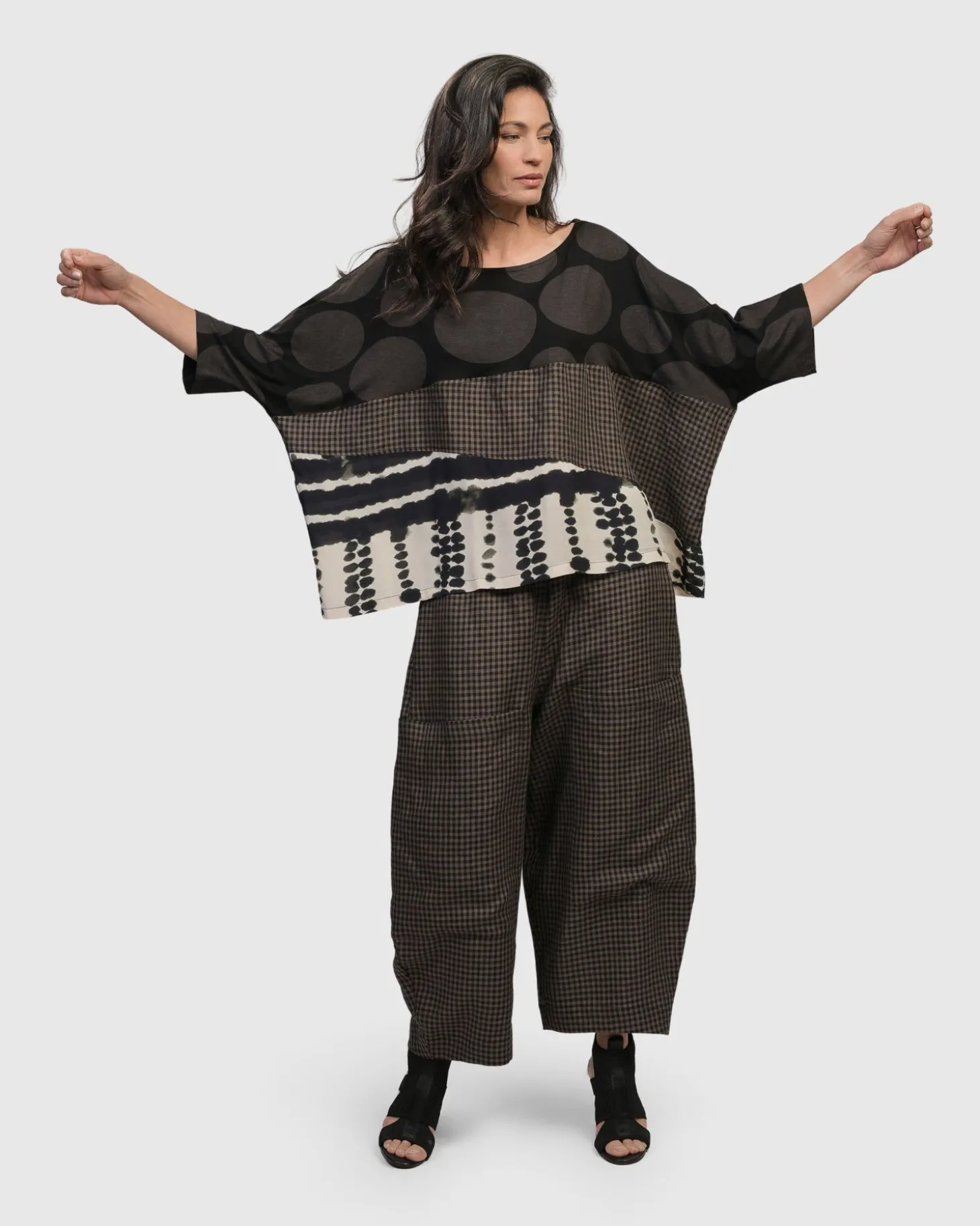 Women Alembika Izma Boxy Tee, Savanna