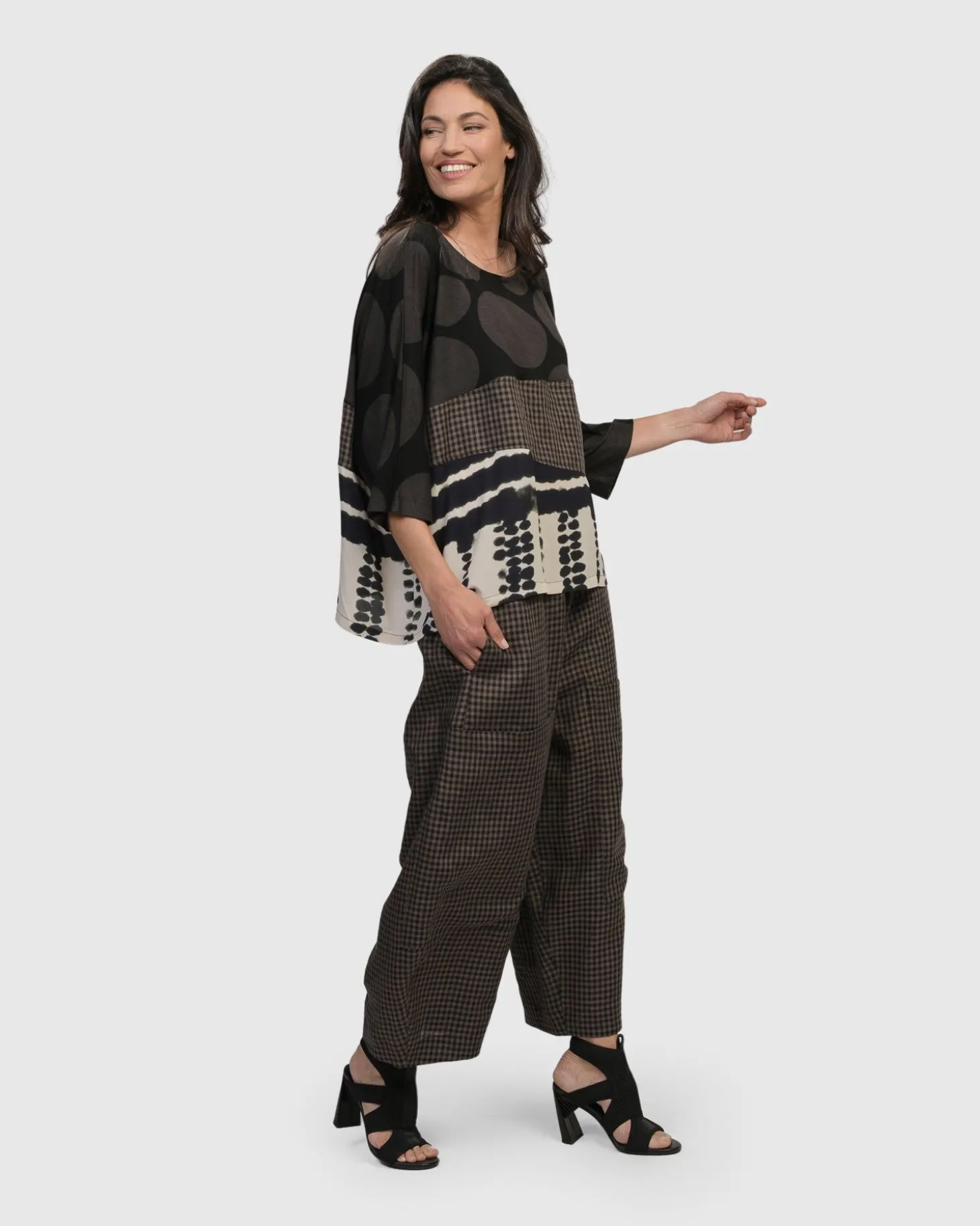 Women Alembika Izma Boxy Tee, Savanna