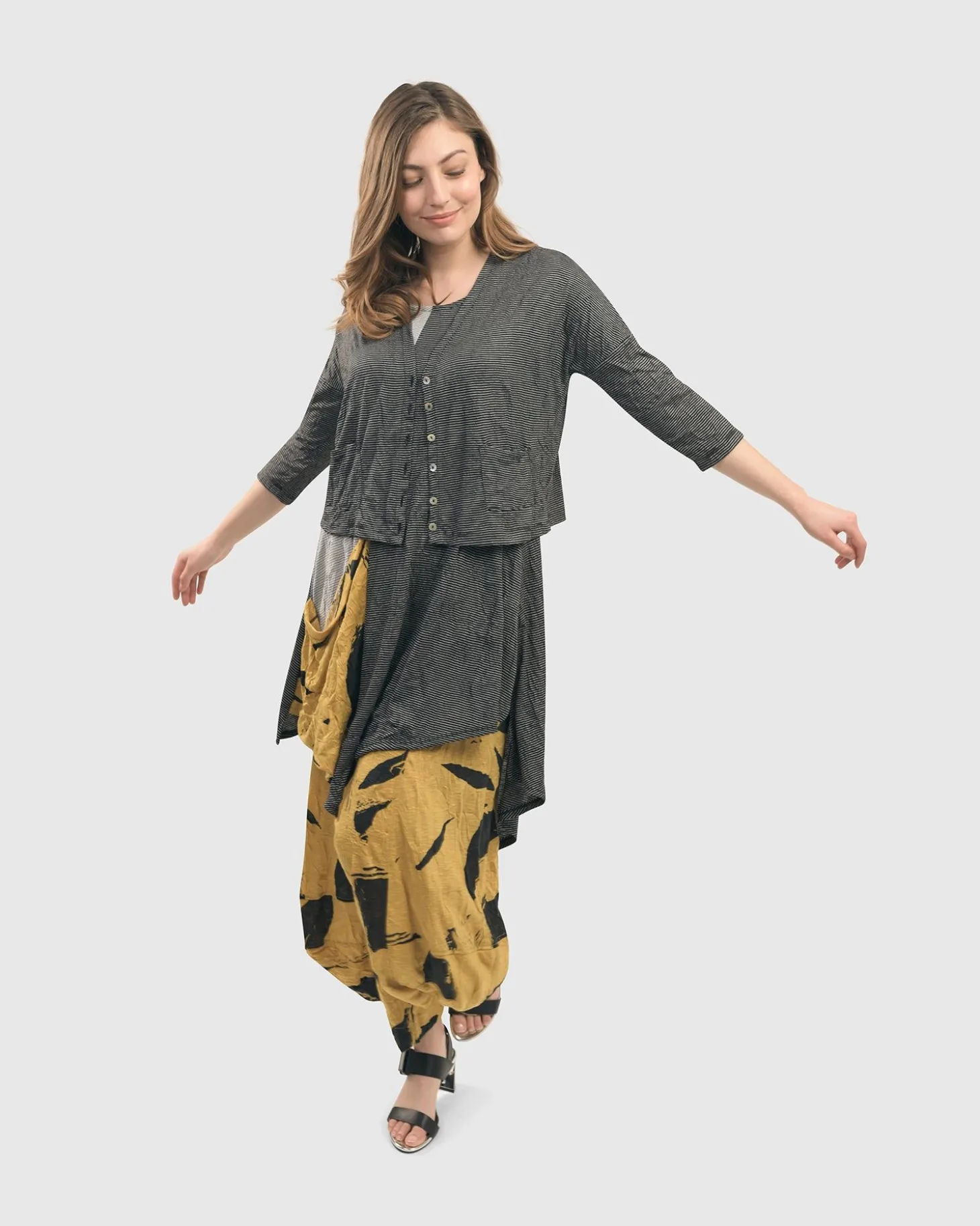 Women Alembika Linea Crinkle Crop Cardy, Black