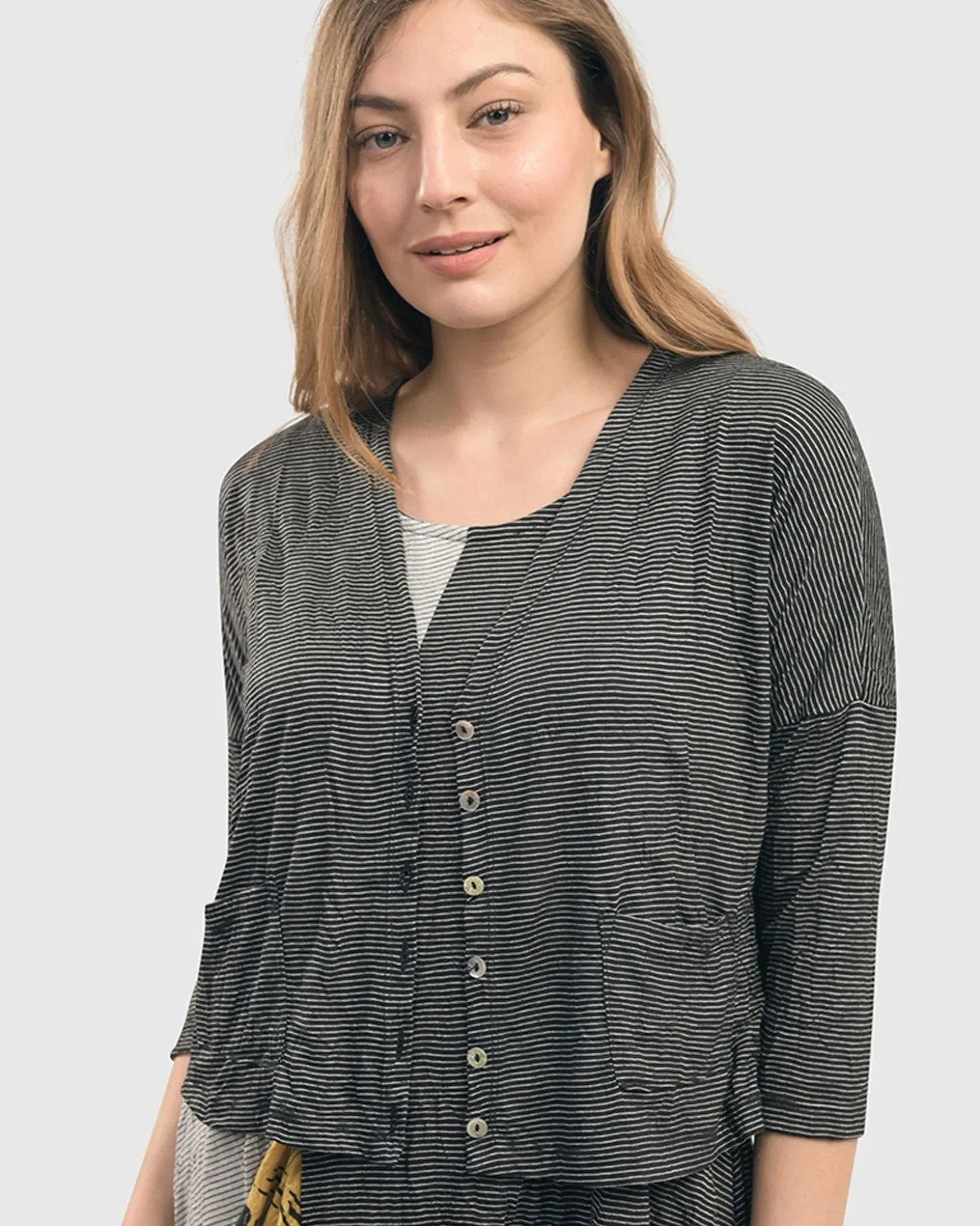 Women Alembika Linea Crinkle Crop Cardy, Black