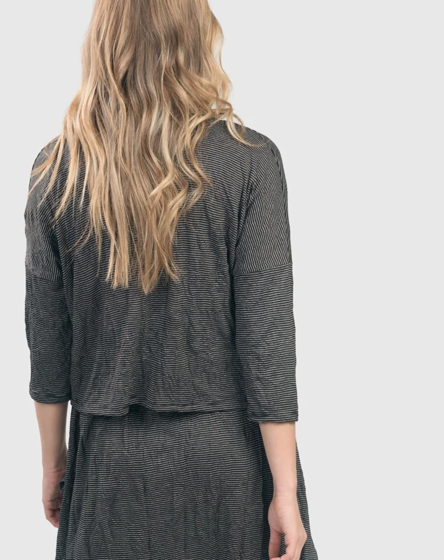 Women Alembika Linea Crinkle Crop Cardy, Black