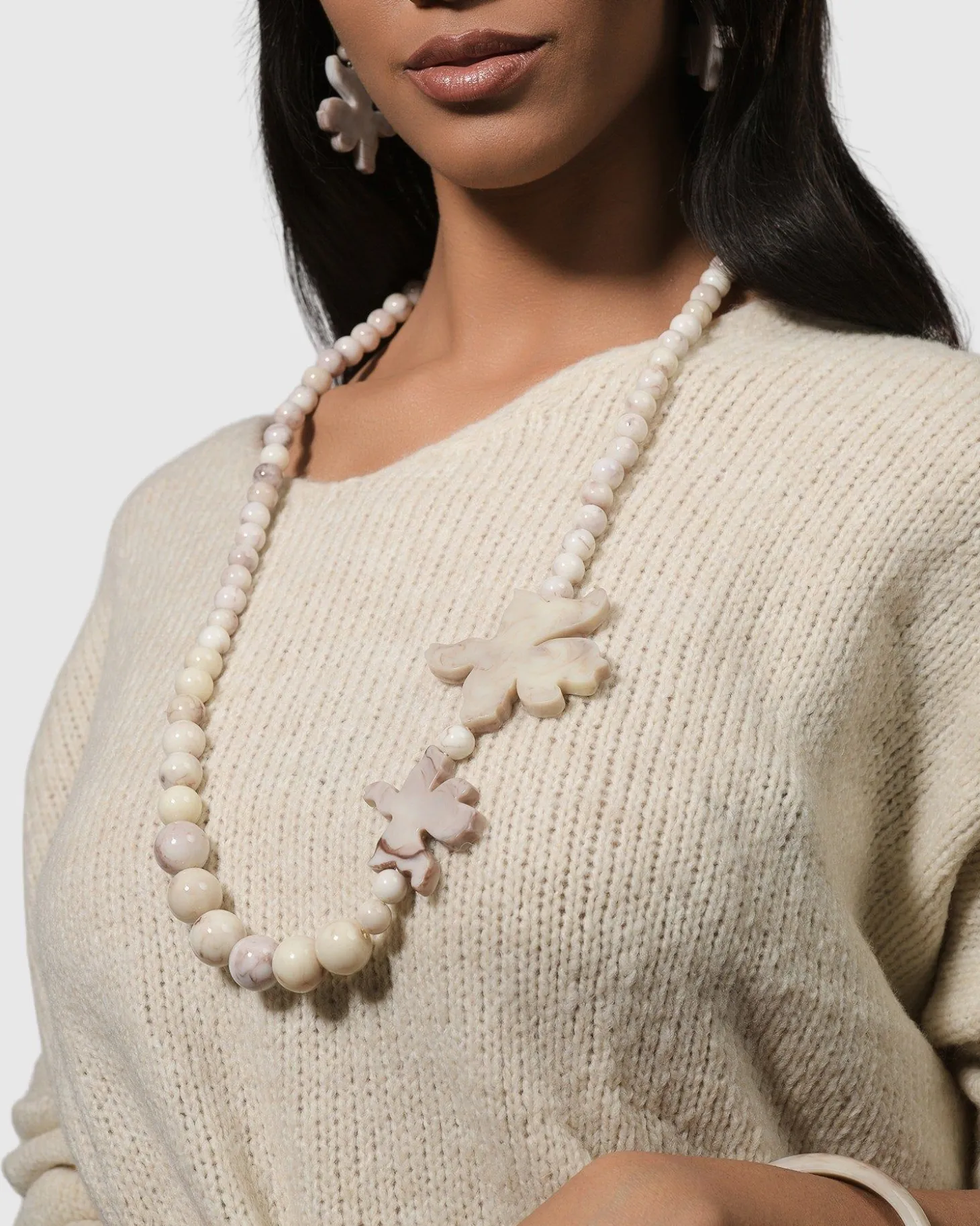 Women Alembika Lotus Bead Necklace, Oat