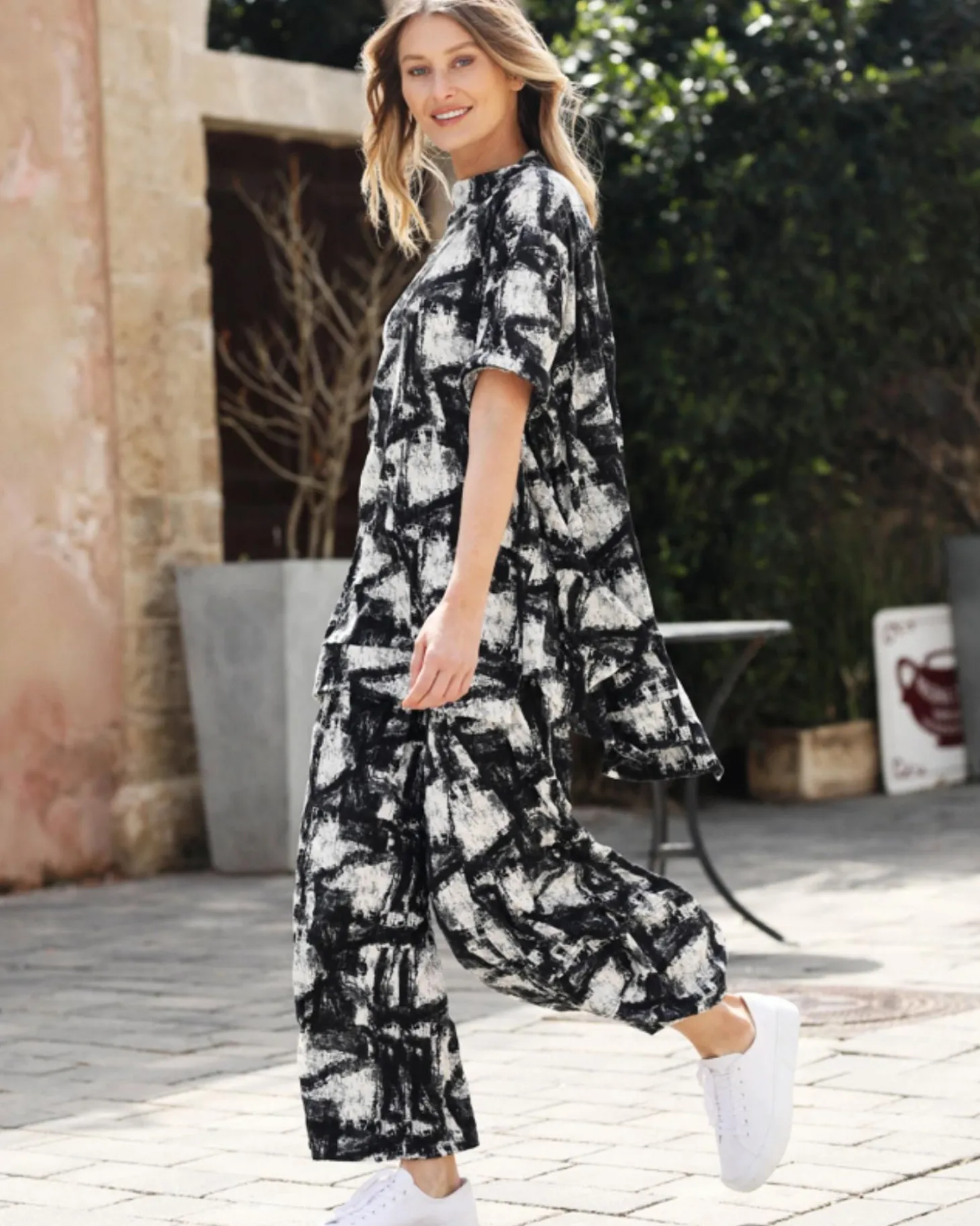 Women Alembika Marble Crinkle Punto Pants, Black