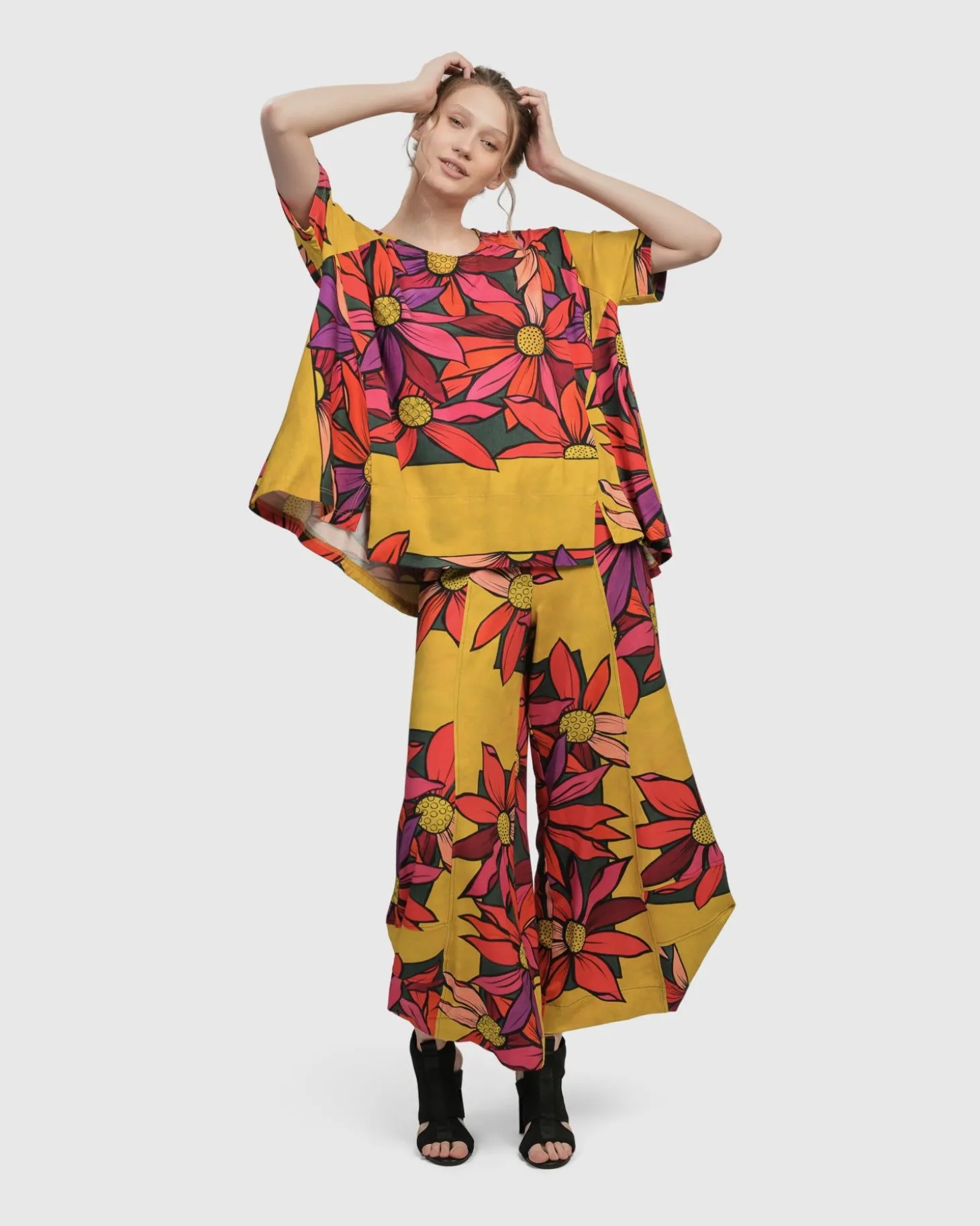 Women Alembika Marigold Trapeze Top, Bouquet