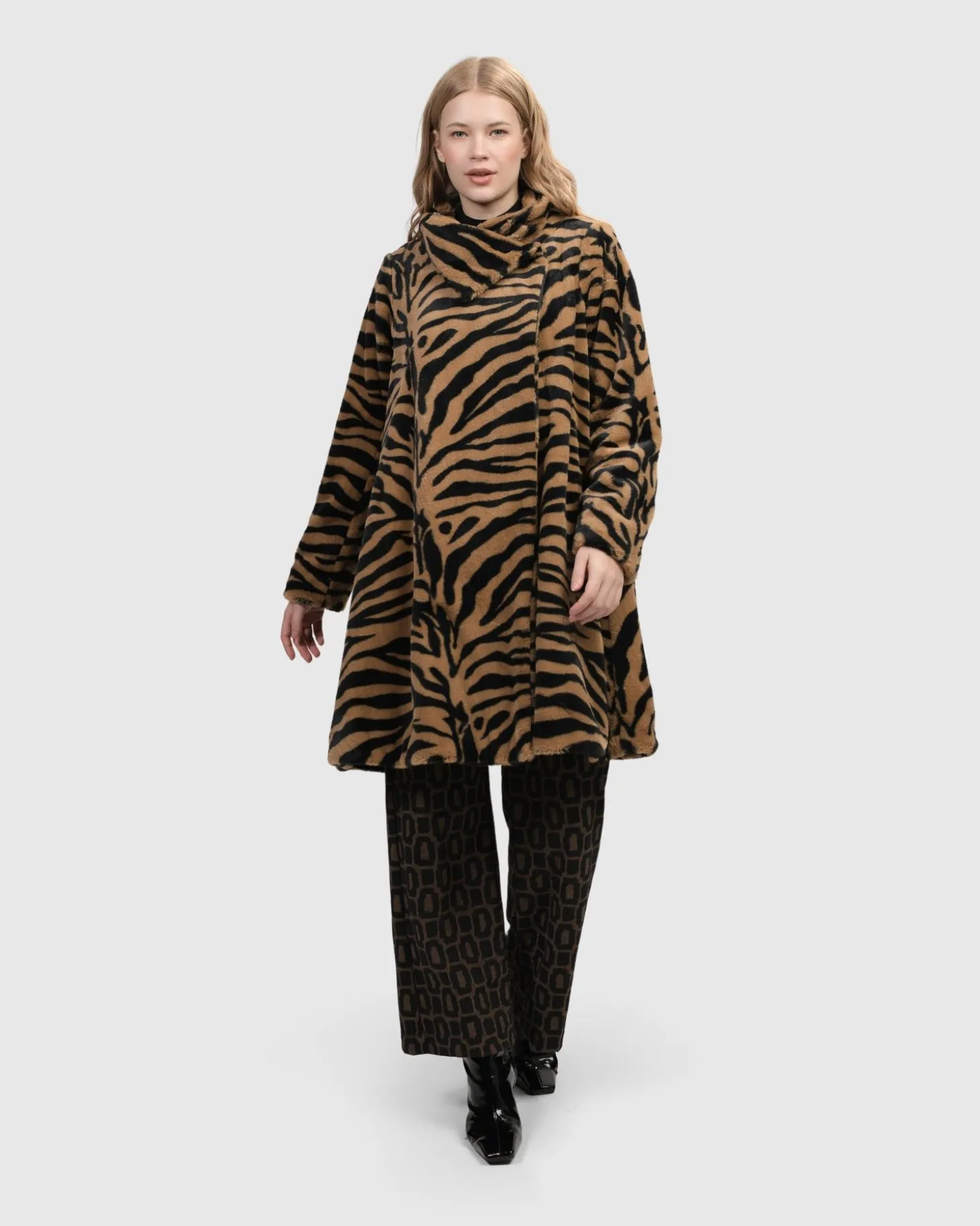 Women Alembika Modern Museum Jacket