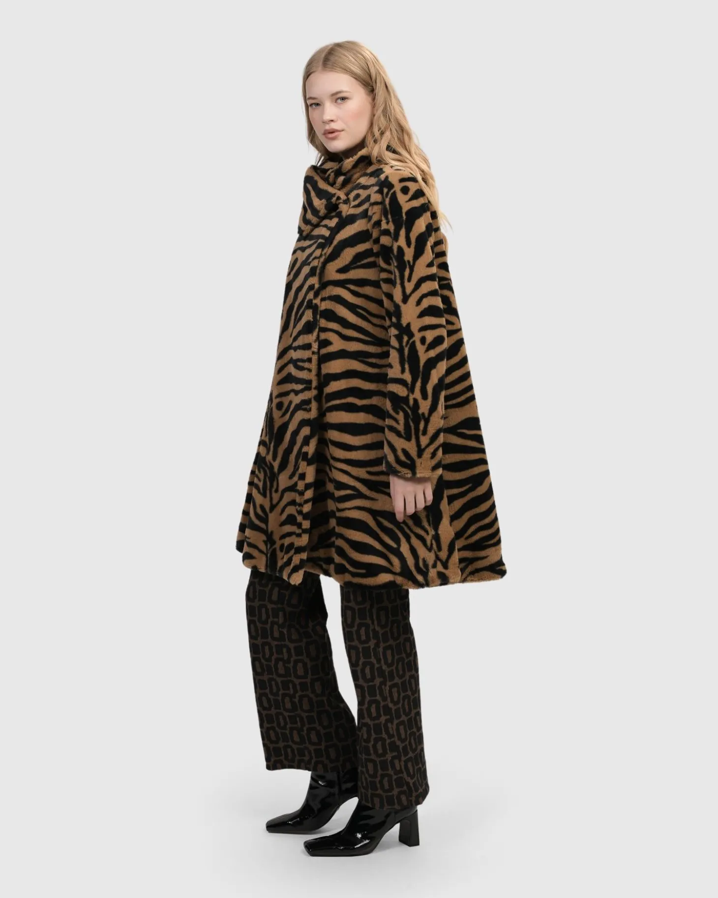 Women Alembika Modern Museum Jacket