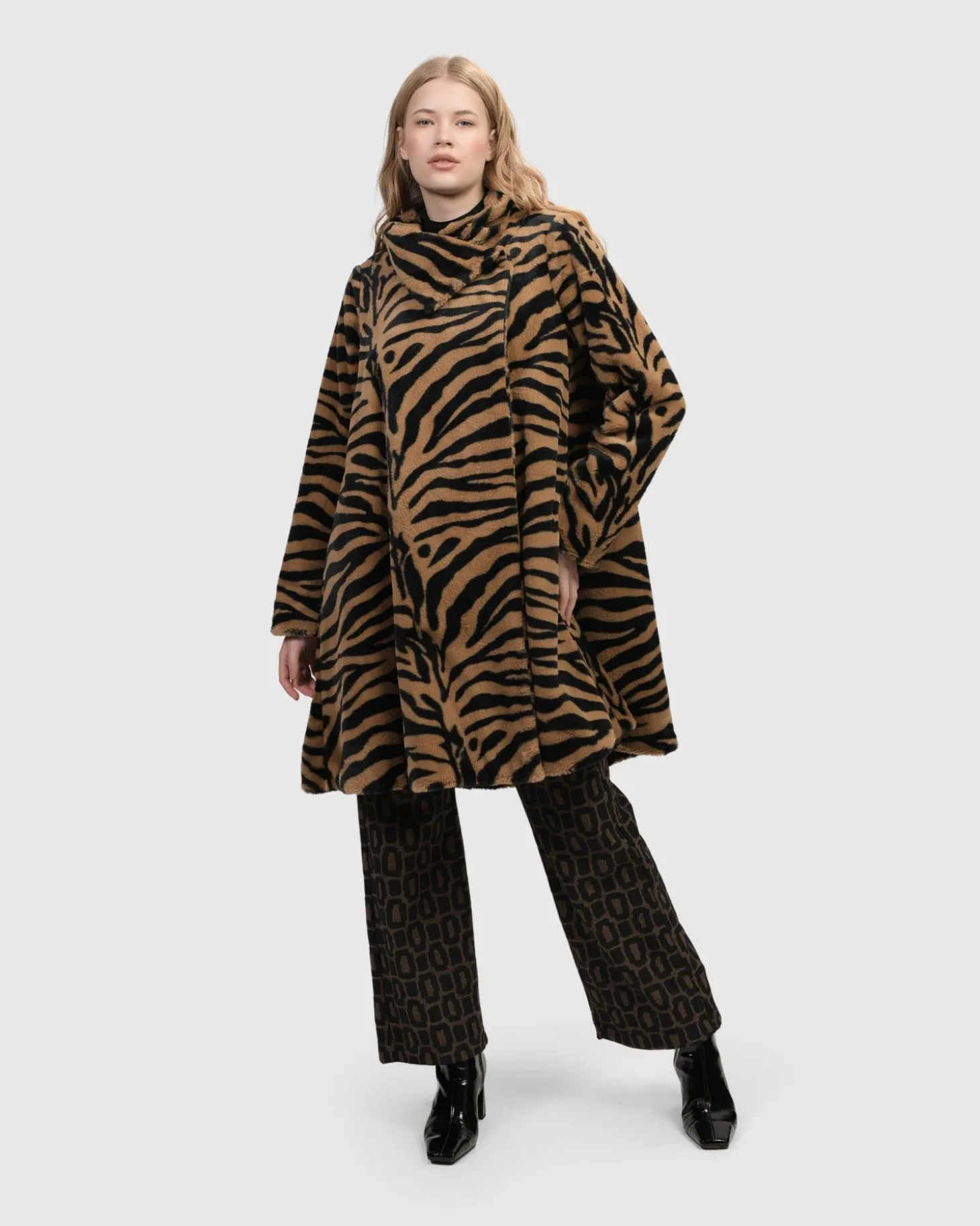 Women Alembika Modern Museum Jacket
