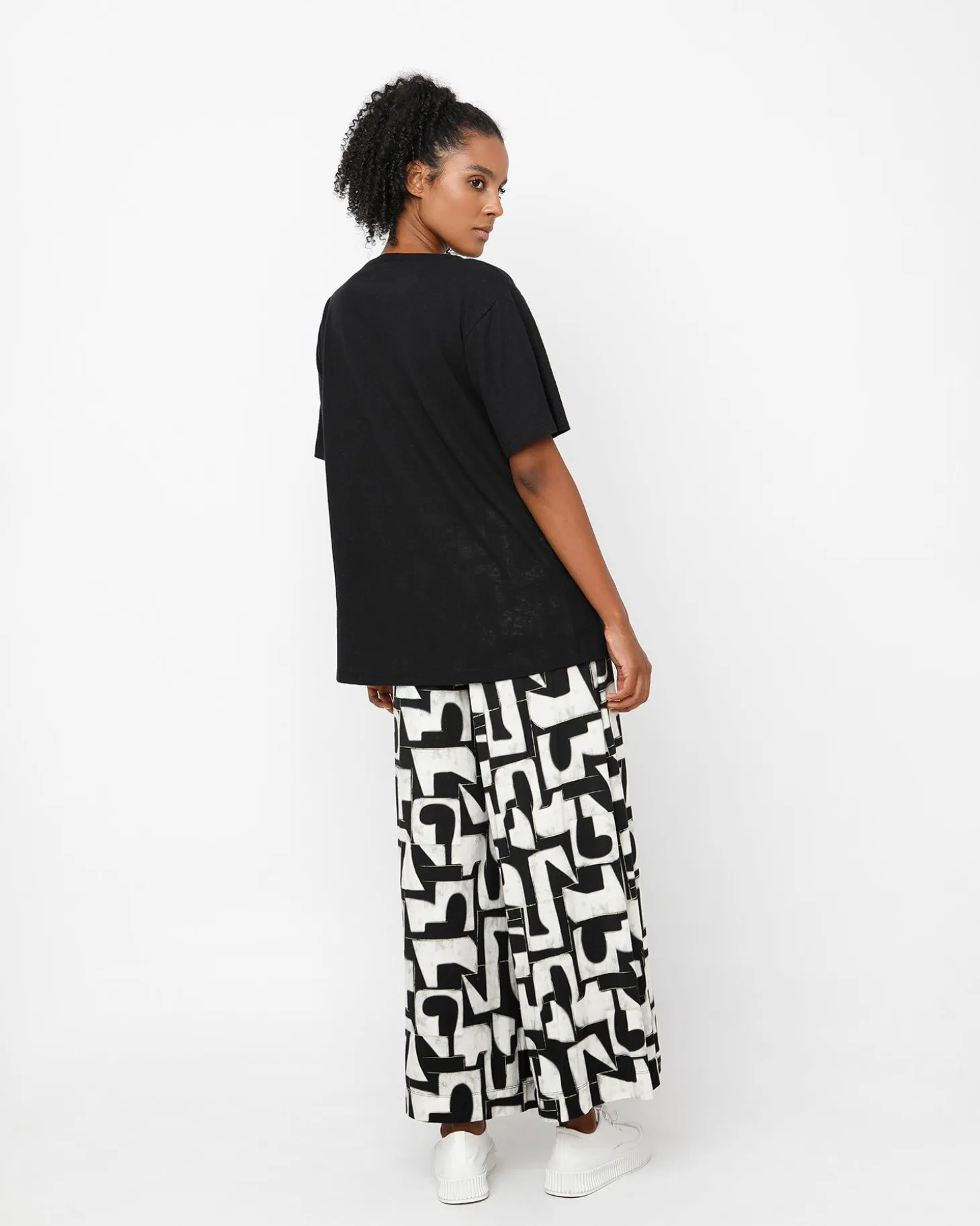 Women Alembika Ozai N Ku Boyfriend Tee, Black
